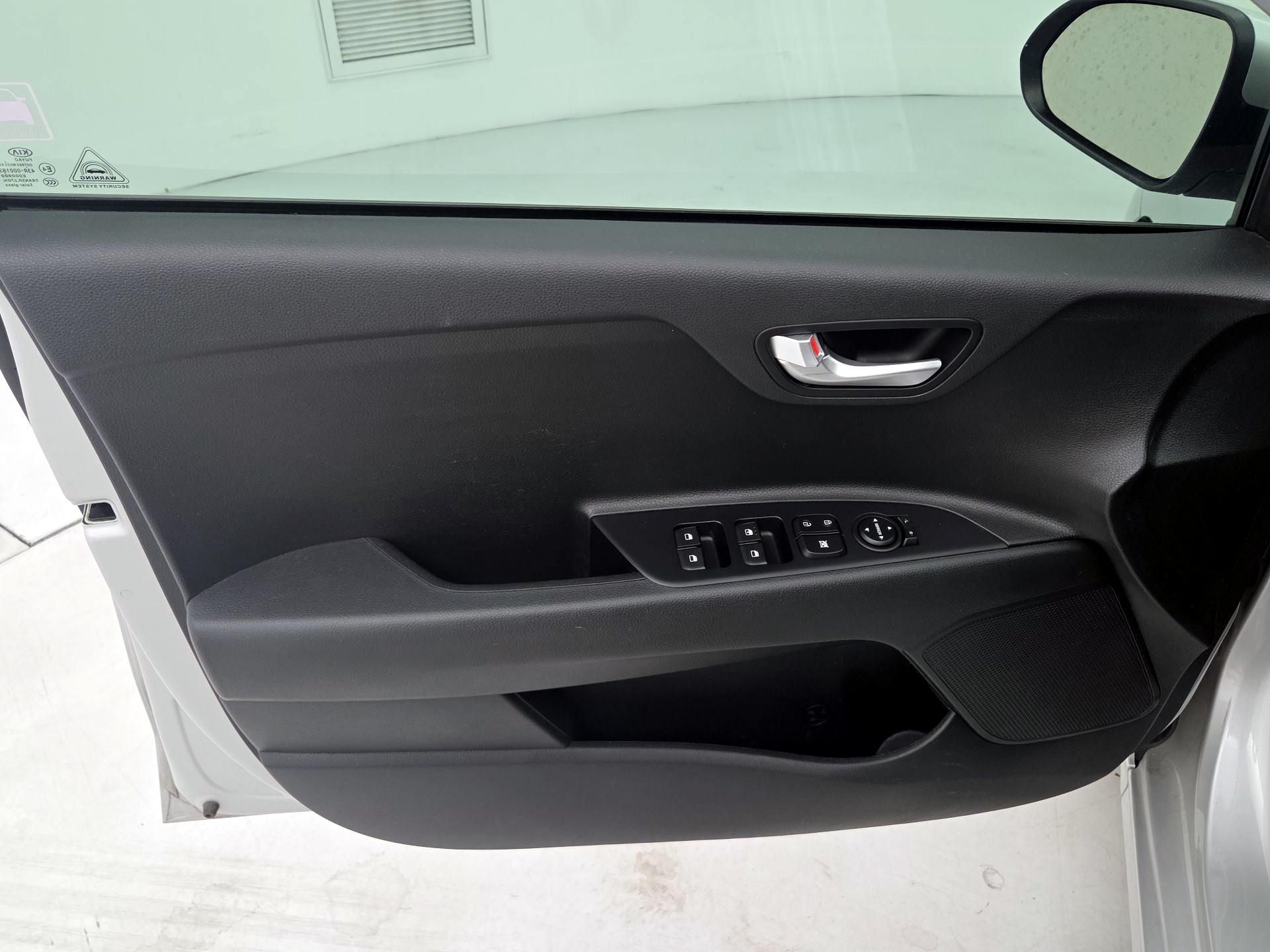 Thumbnail: 2020 Kia Rio5 - 12