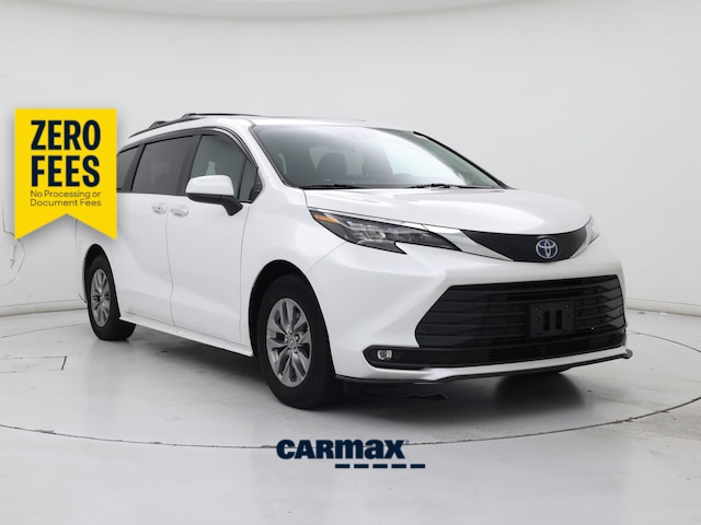 White 2025 Toyota Sienna Minivan All-Wheel Drive Automatic
