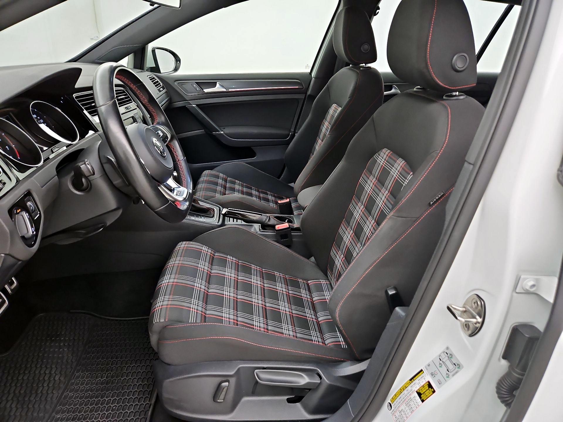 Thumbnail: 2019 Volkswagen Golf - 11