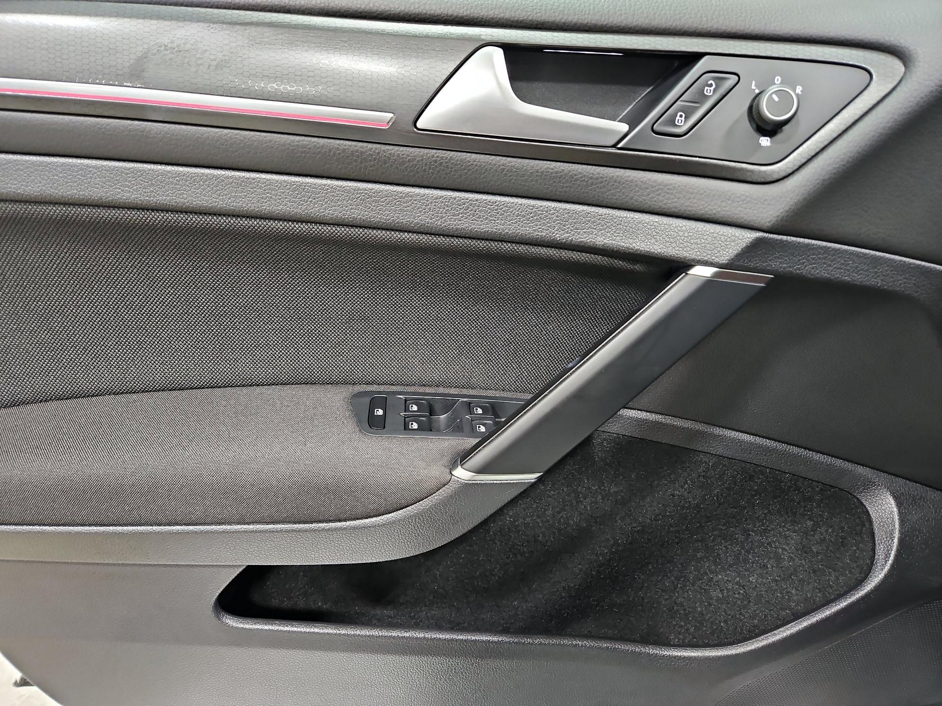 Thumbnail: 2019 Volkswagen Golf - 12