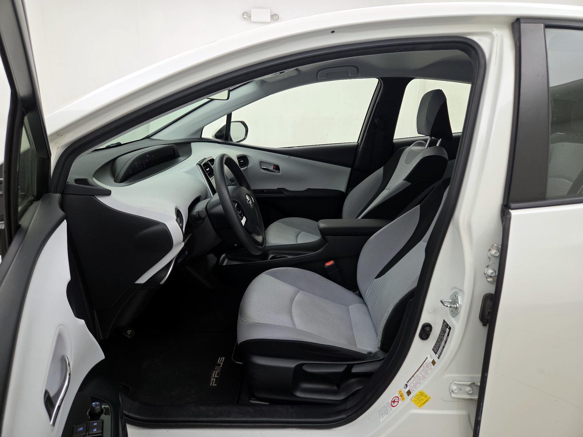 Thumbnail: 2016 Toyota Prius - 11