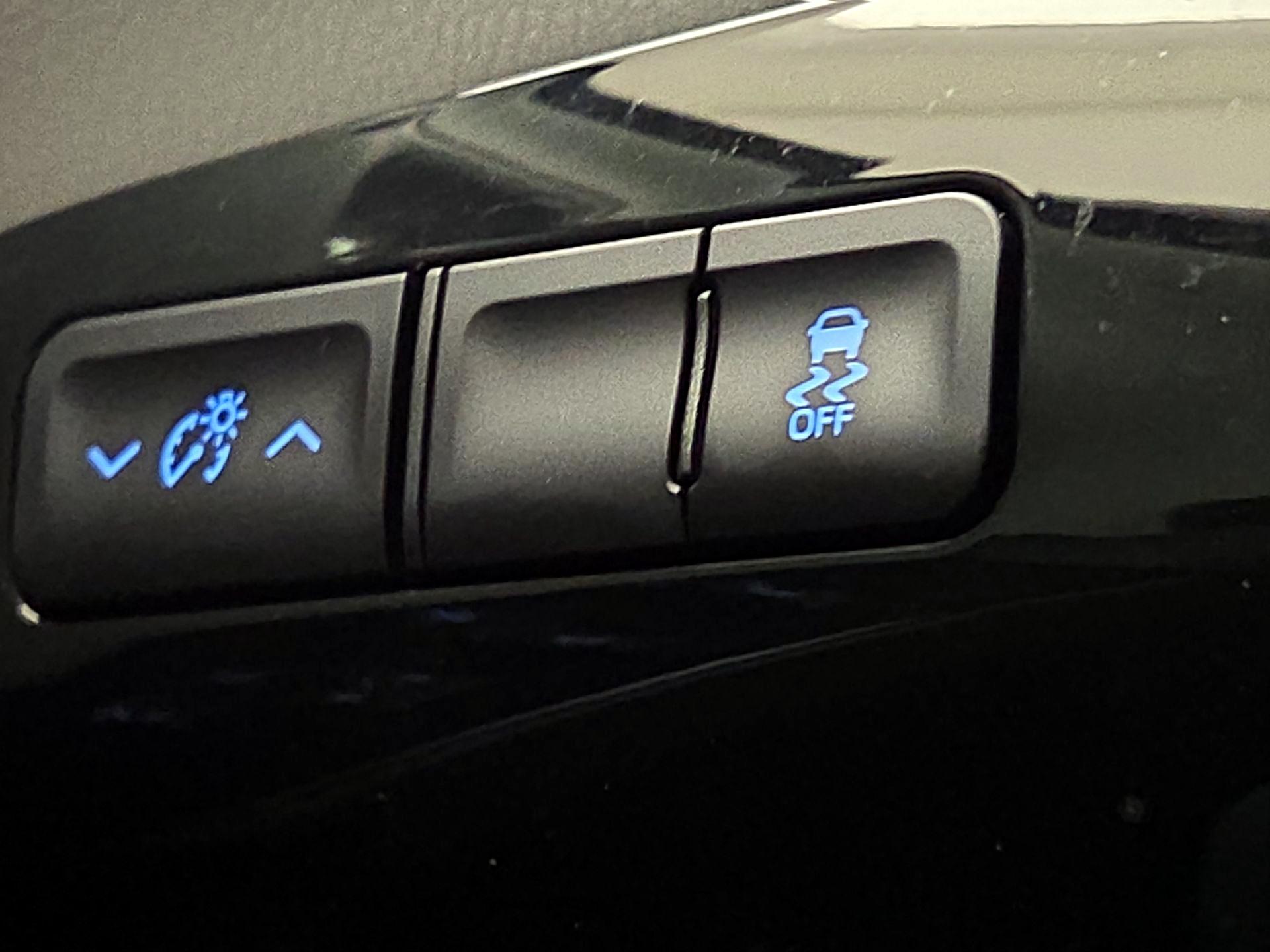 Thumbnail: 2016 Toyota Prius - 13
