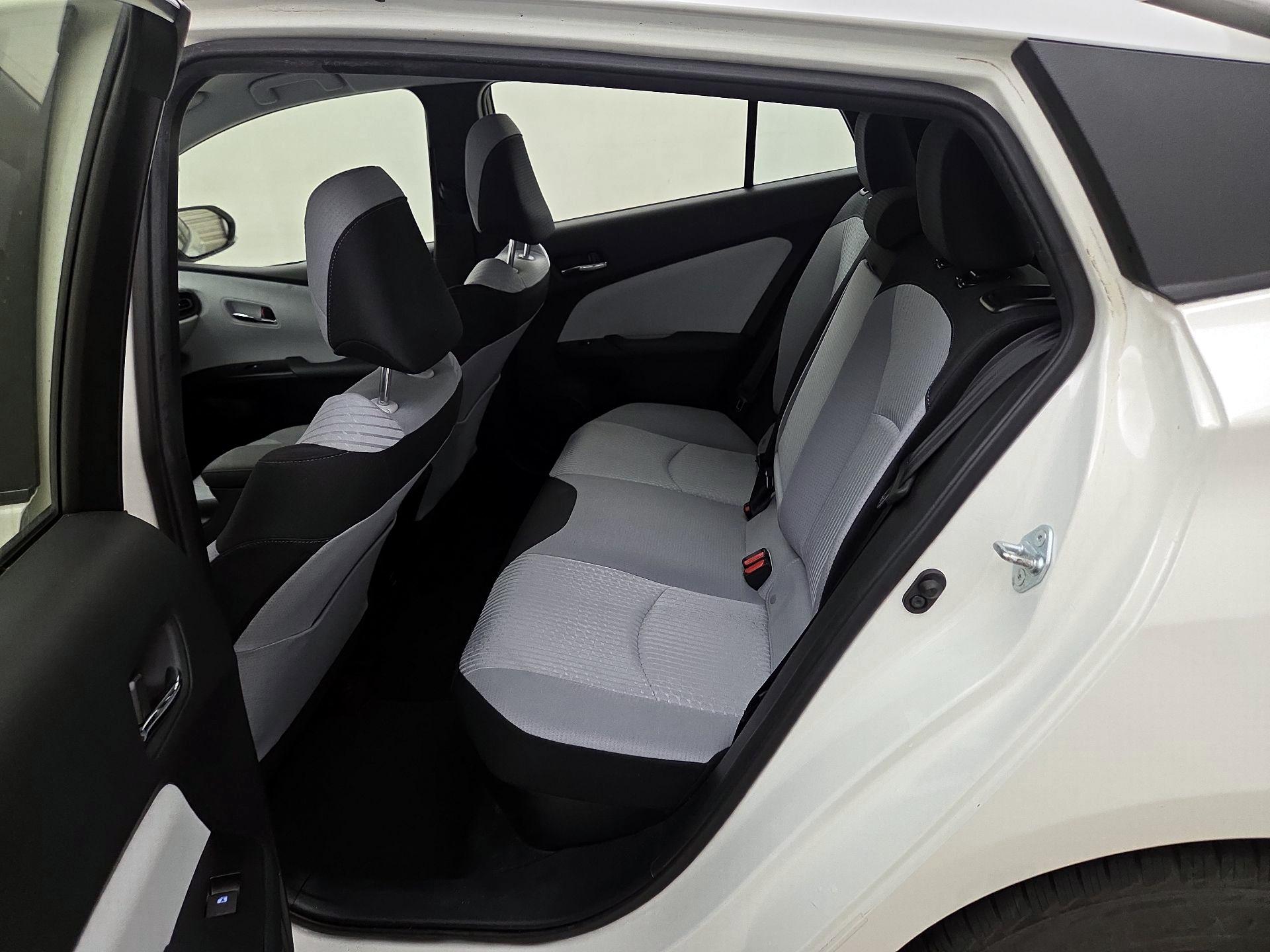 Thumbnail: 2016 Toyota Prius - 18