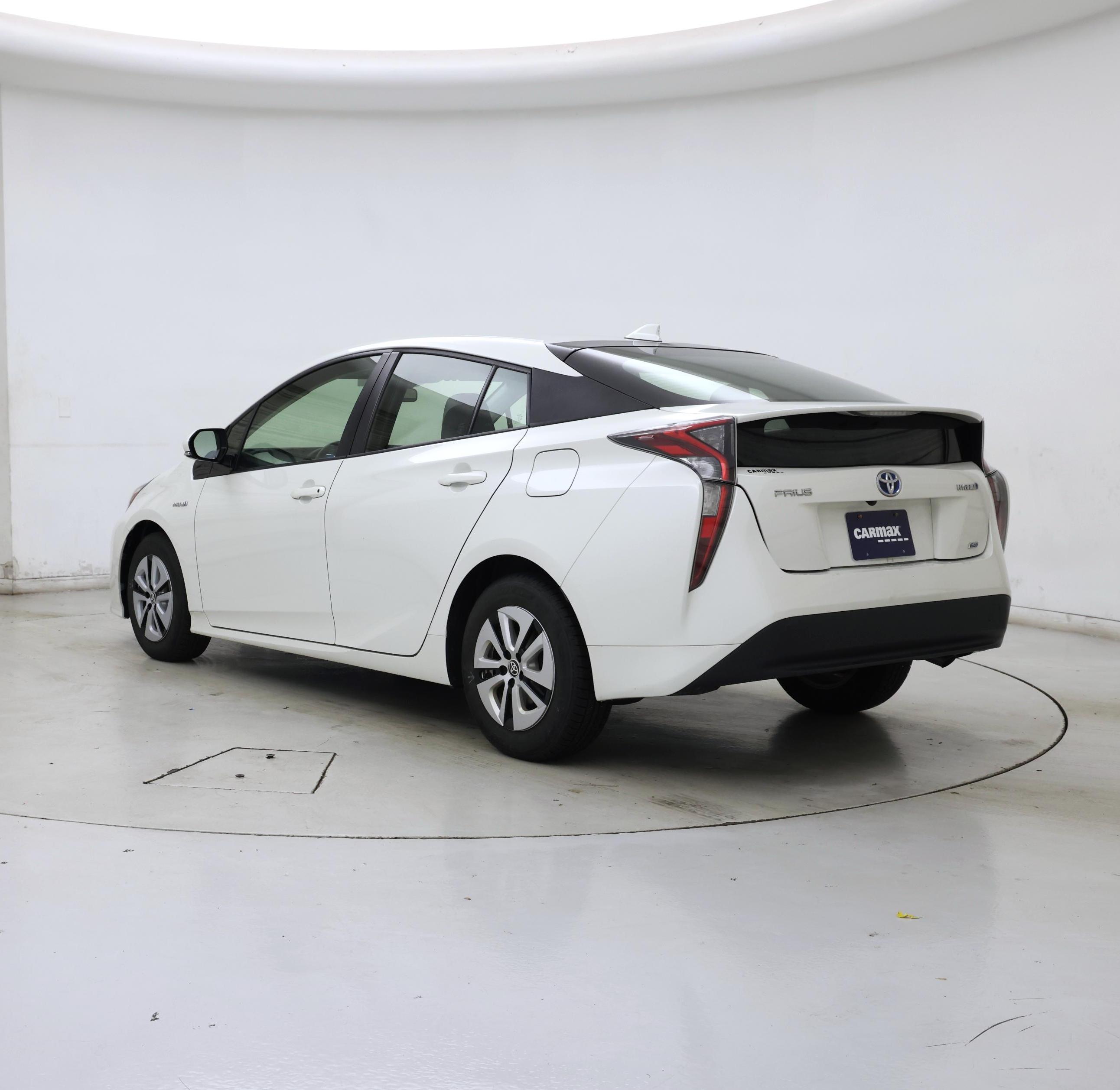 Thumbnail: 2016 Toyota Prius - 2