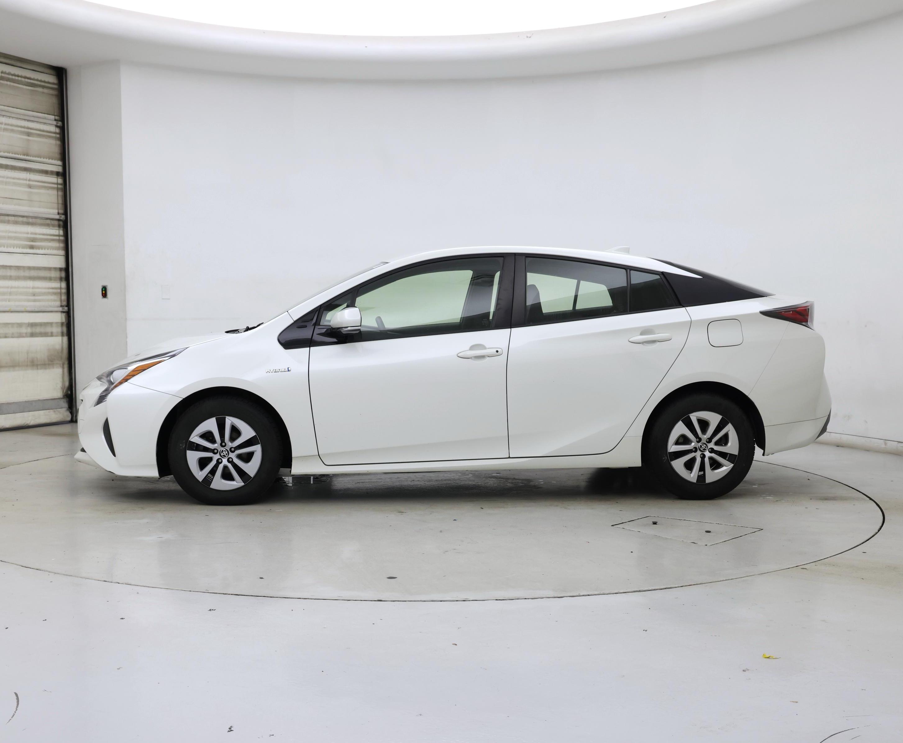 Thumbnail: 2016 Toyota Prius - 3