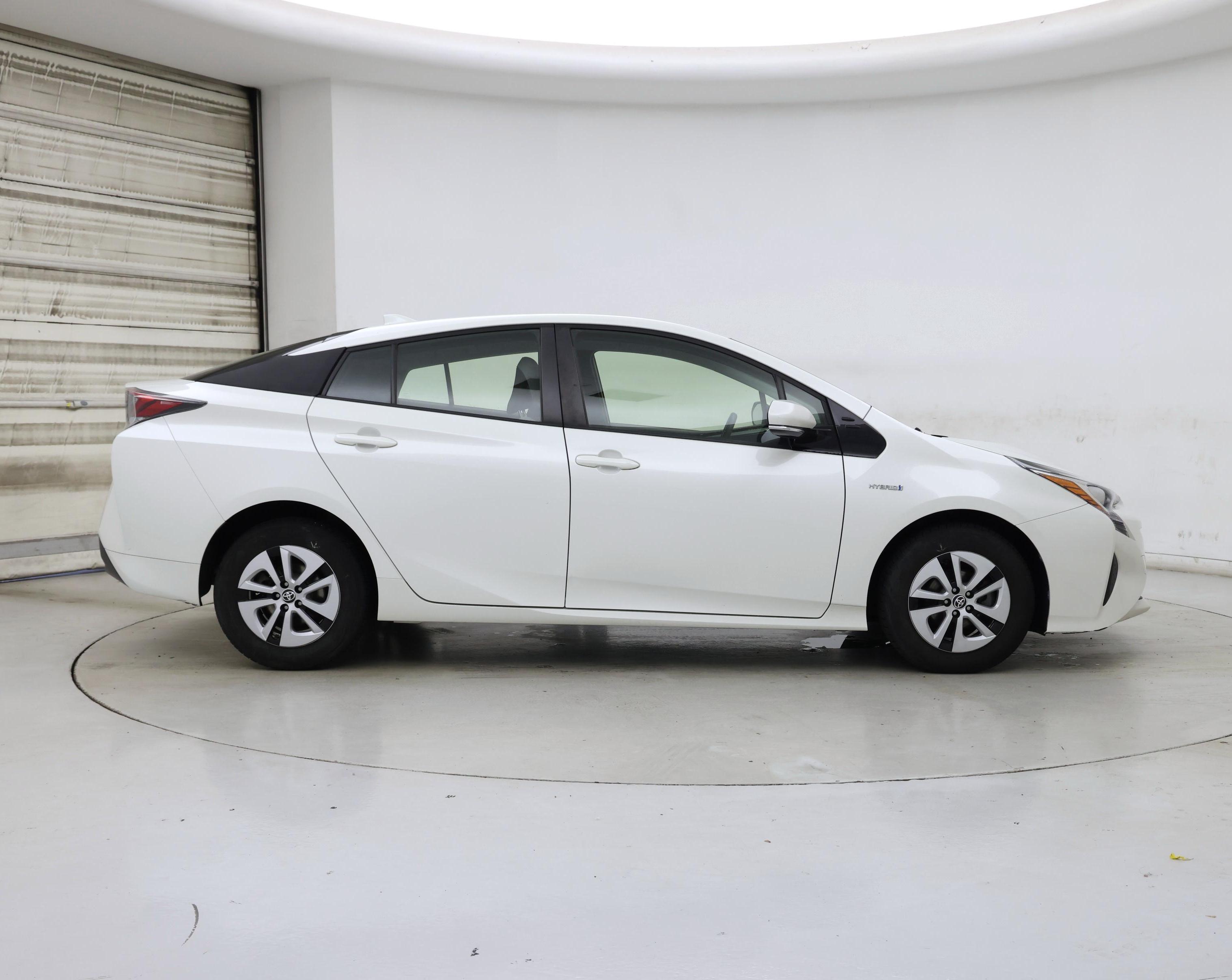 Thumbnail: 2016 Toyota Prius - 7