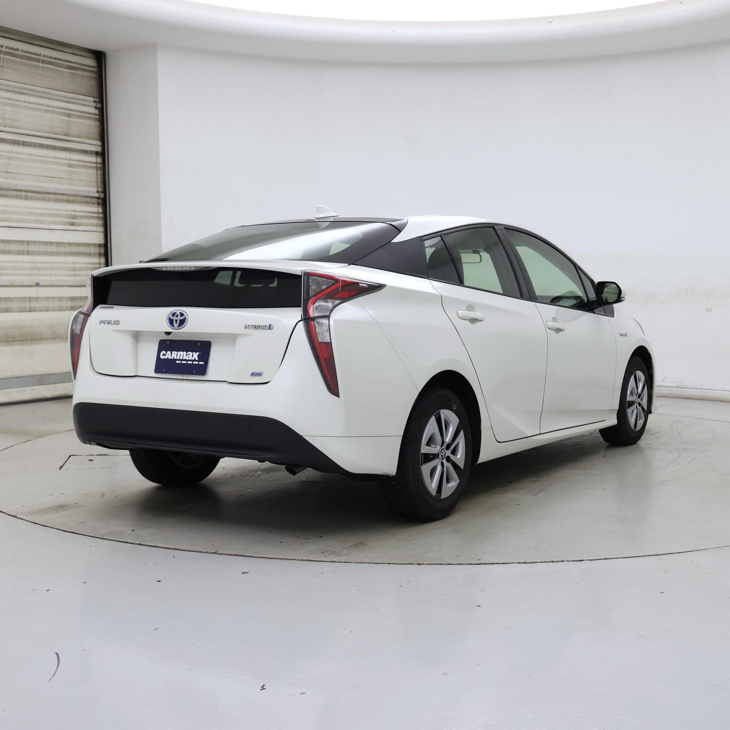 Thumbnail: 2016 Toyota Prius - 8