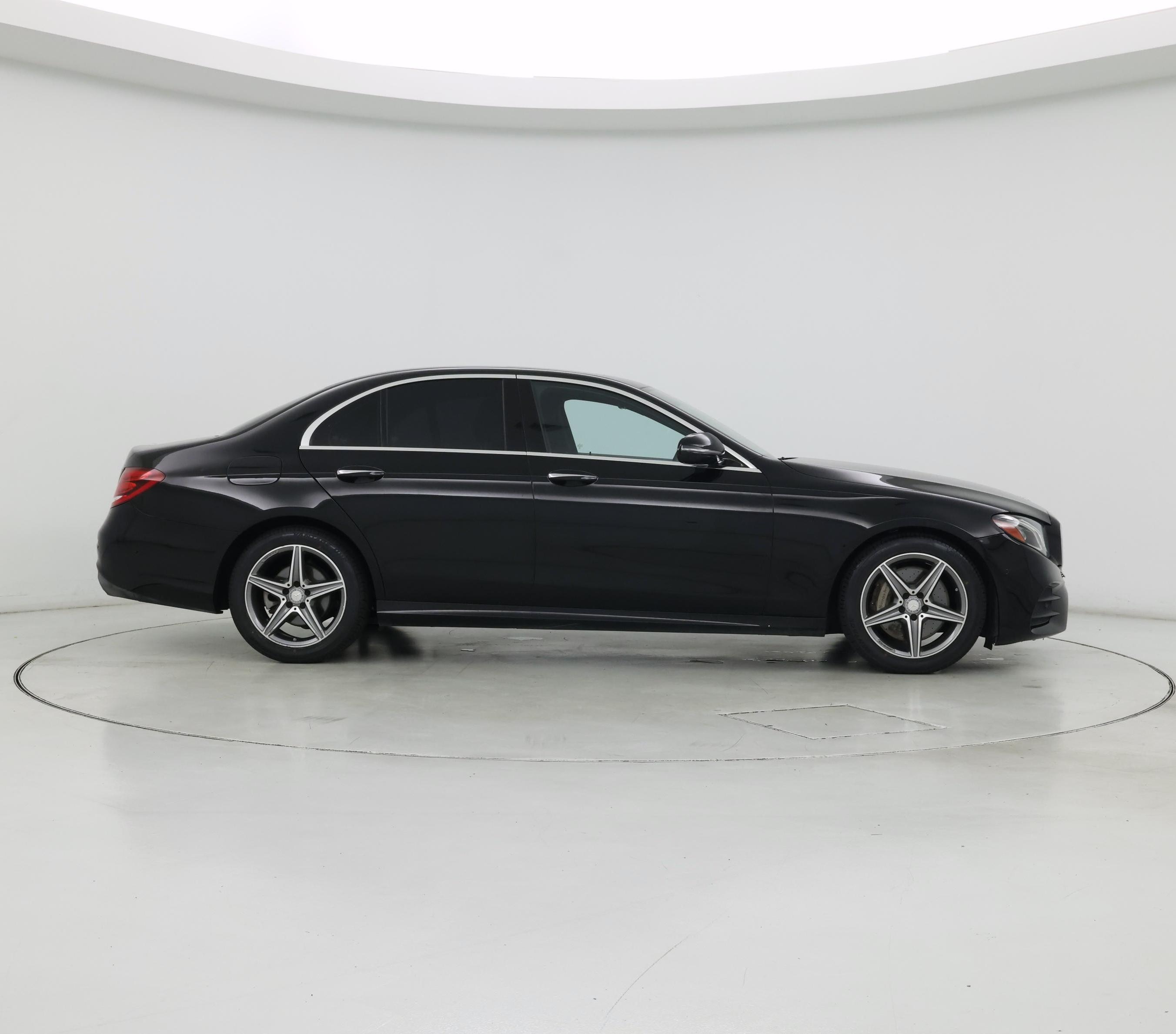 Thumbnail: 2017 Mercedes-Benz E-Class - 7