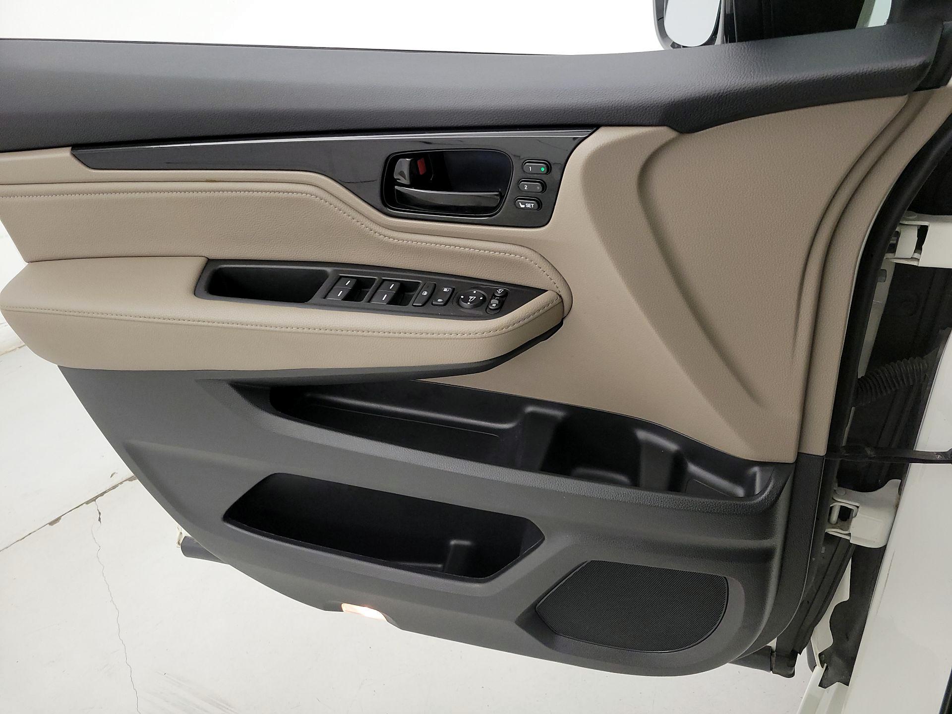 Thumbnail: 2019 Honda Odyssey - 12