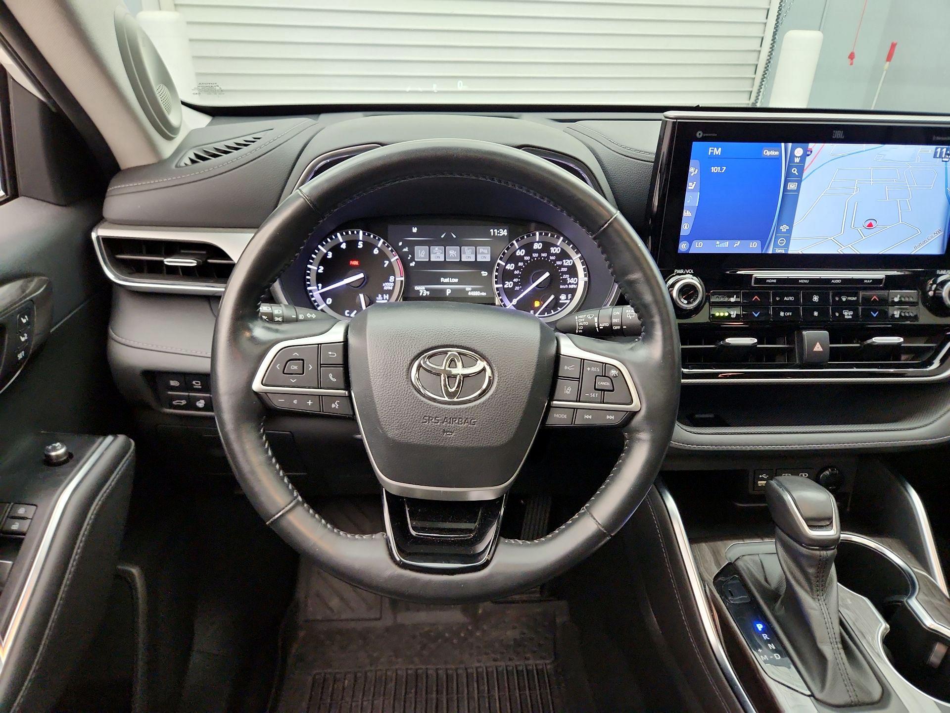 Thumbnail: 2022 Toyota Highlander - 10