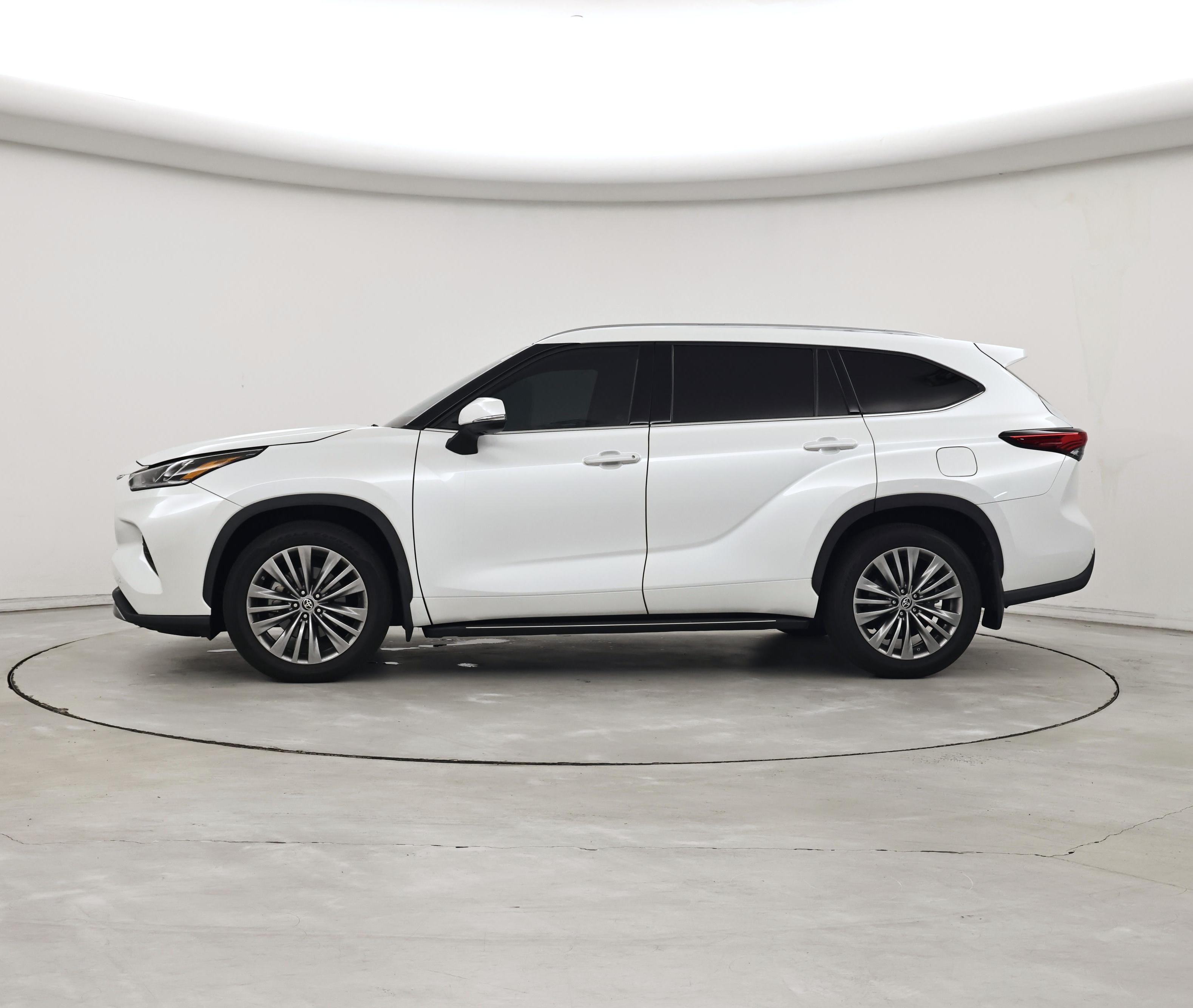 Thumbnail: 2022 Toyota Highlander - 3