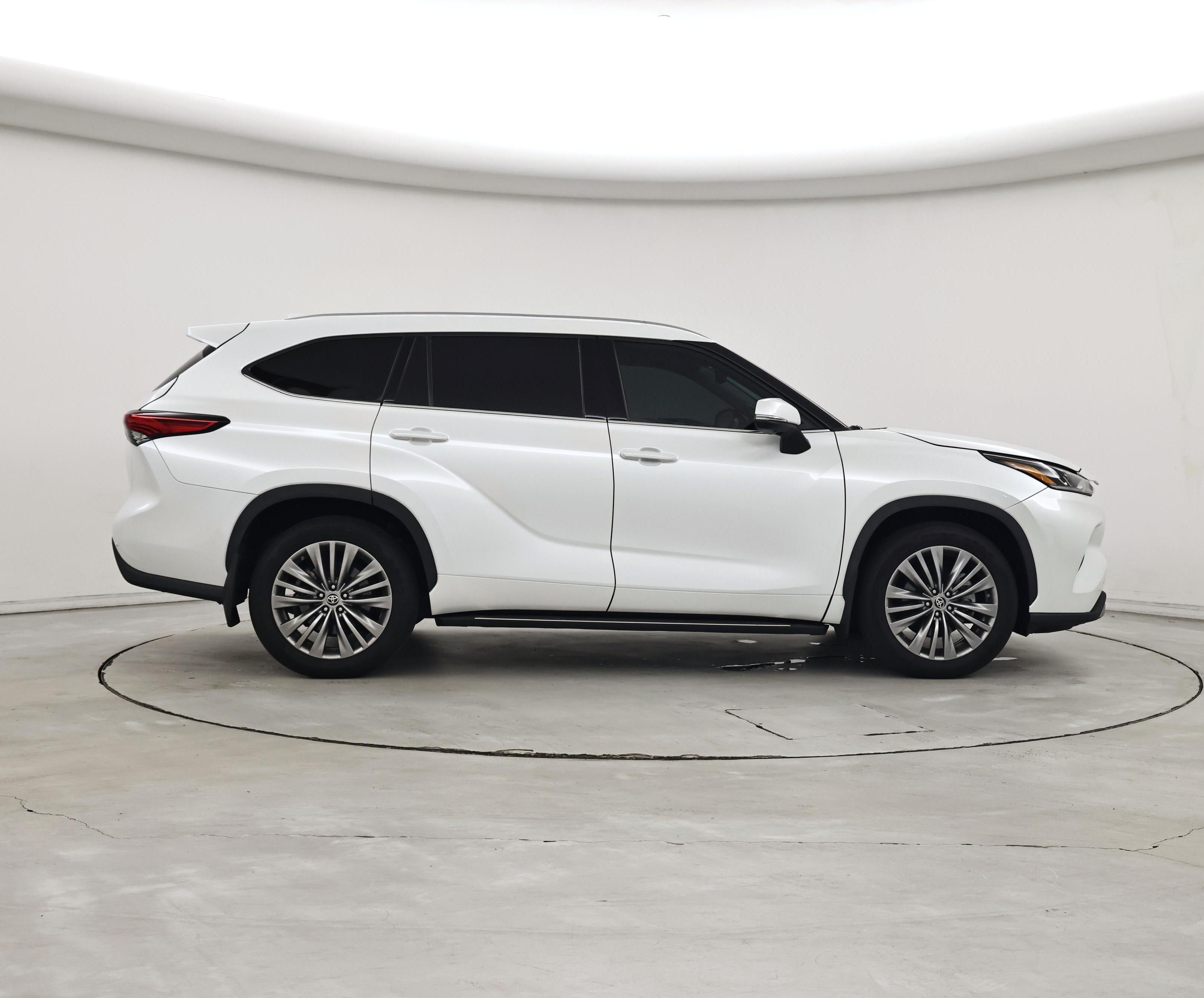 Thumbnail: 2022 Toyota Highlander - 7