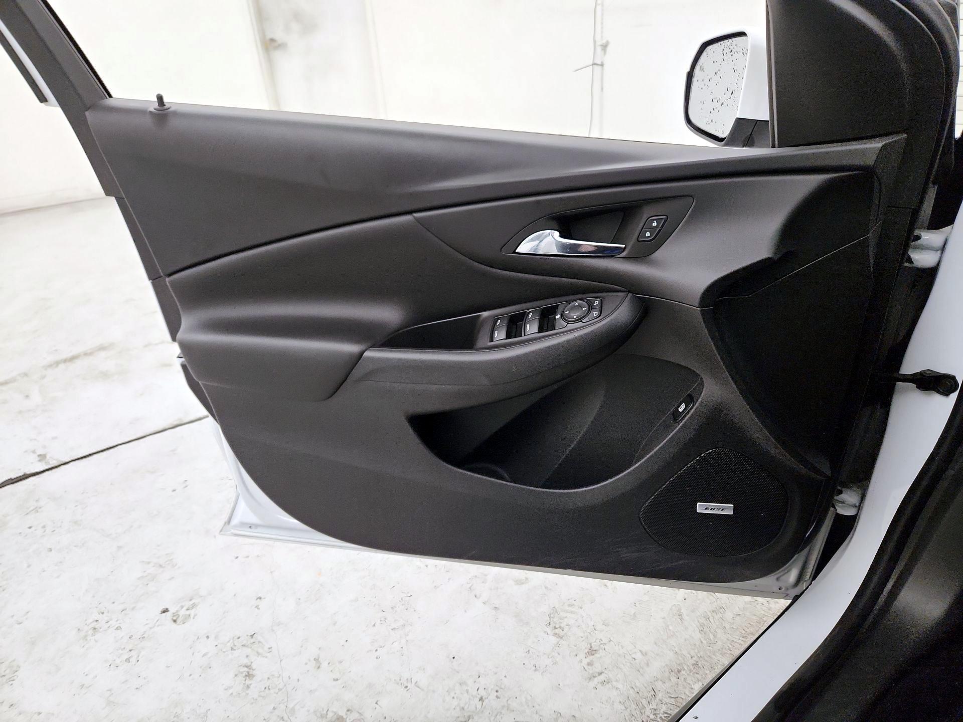 Thumbnail: 2018 Chevrolet Volt - 12