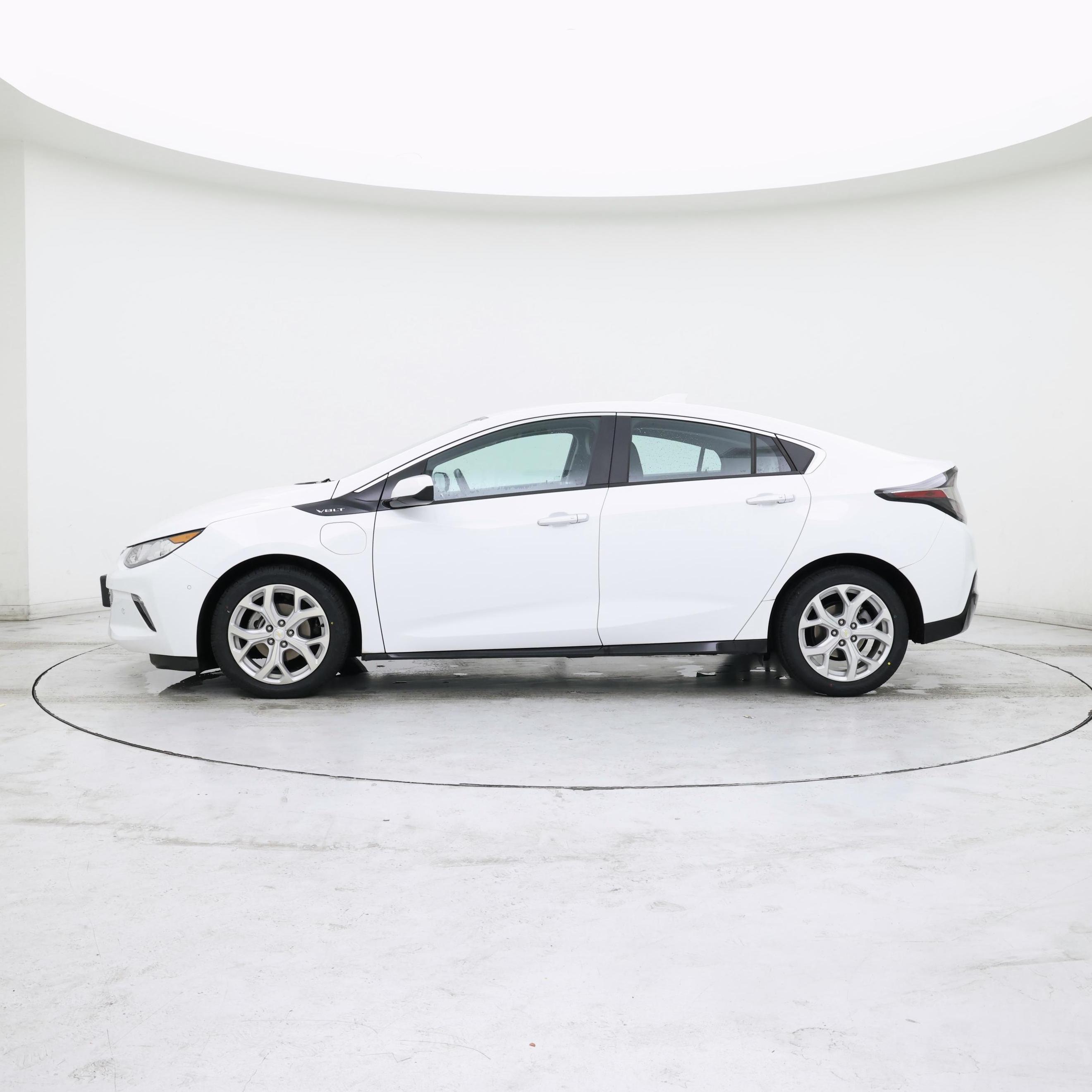 Thumbnail: 2018 Chevrolet Volt - 3