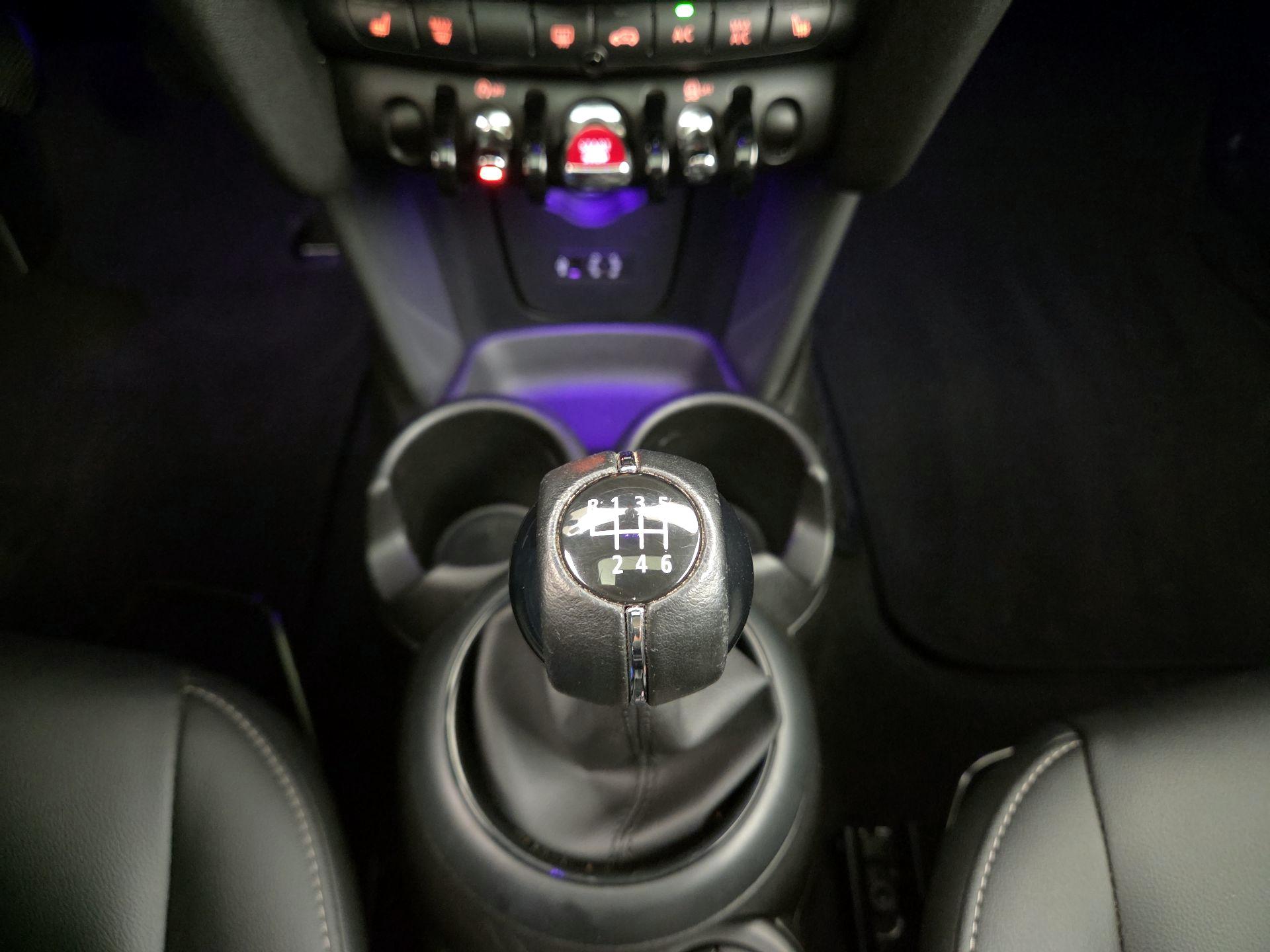 Thumbnail: 2017 MINI Cooper Hardtop - 17