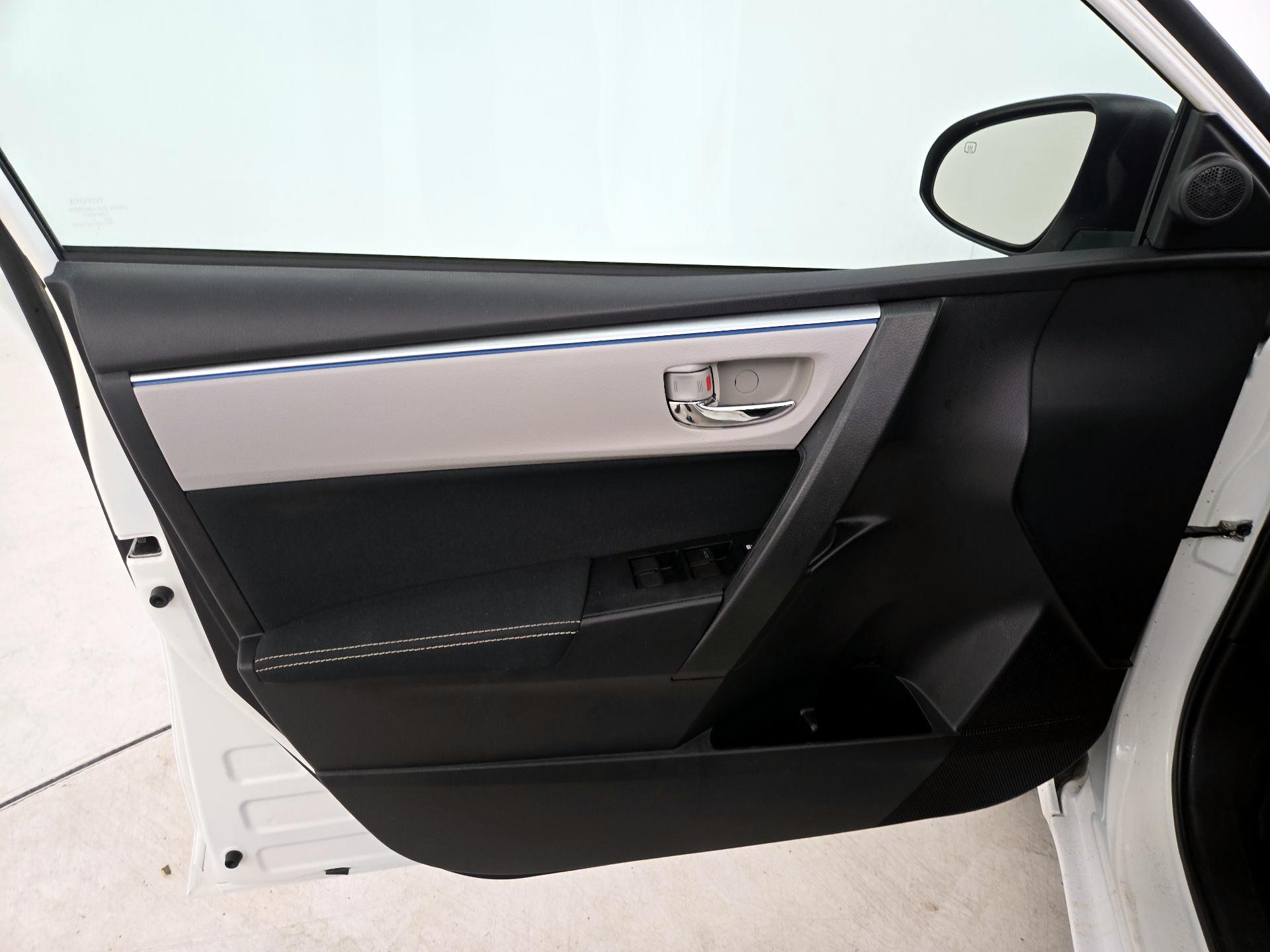 Thumbnail: 2016 Toyota Corolla - 12