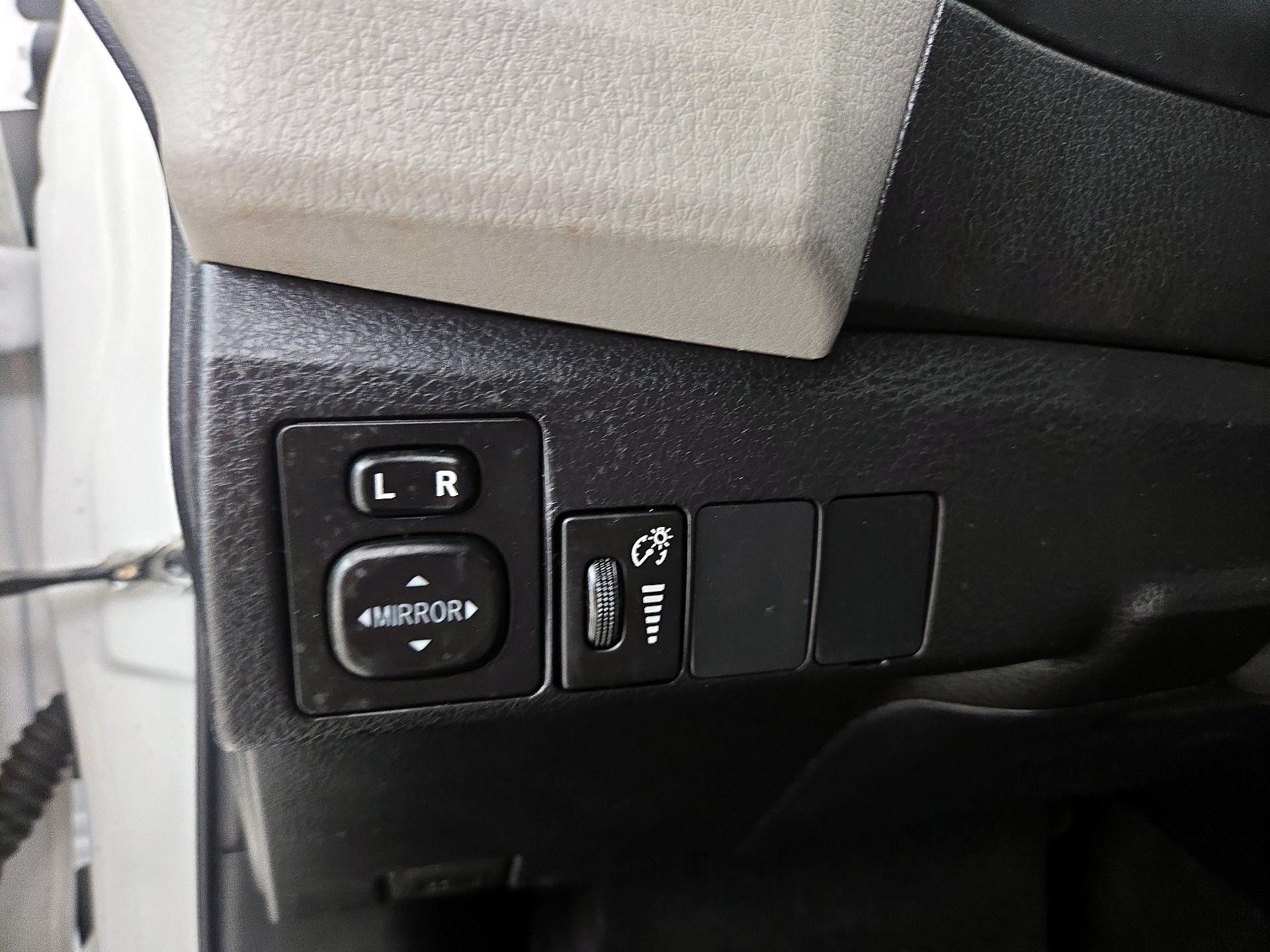 Thumbnail: 2016 Toyota Corolla - 13