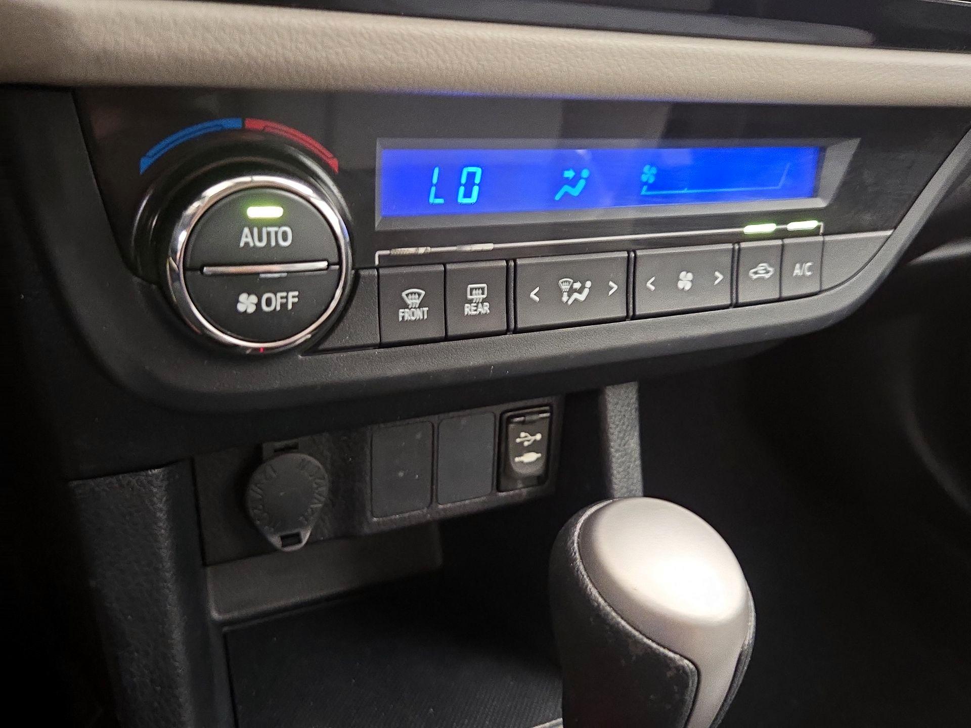 Thumbnail: 2016 Toyota Corolla - 16