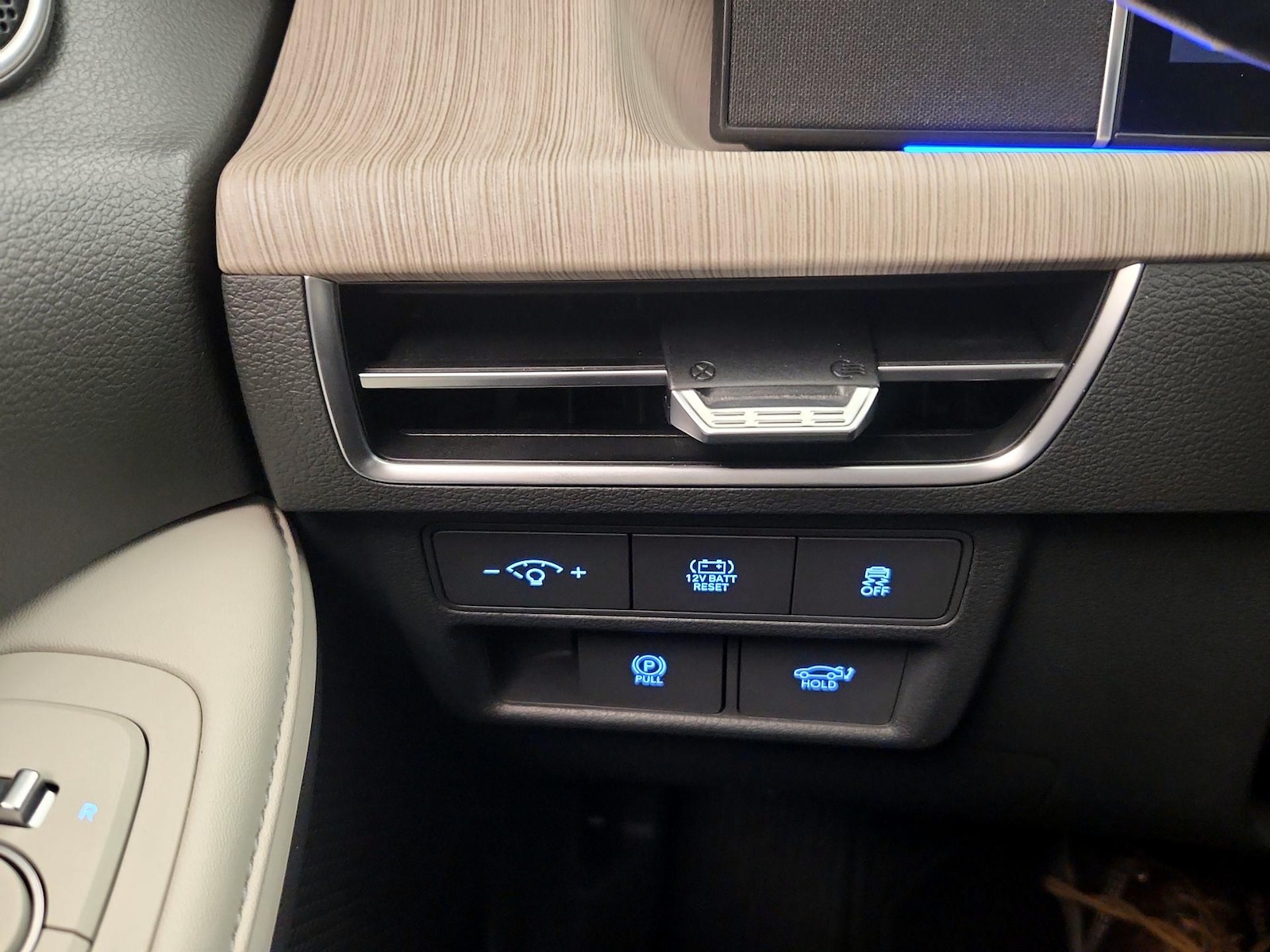 2024 Hyundai Sonata Hybrid Limited - Photo 14