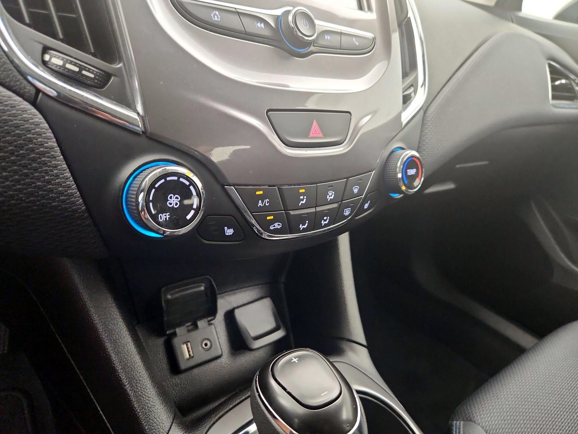 Thumbnail: 2018 Chevrolet Cruze - 15