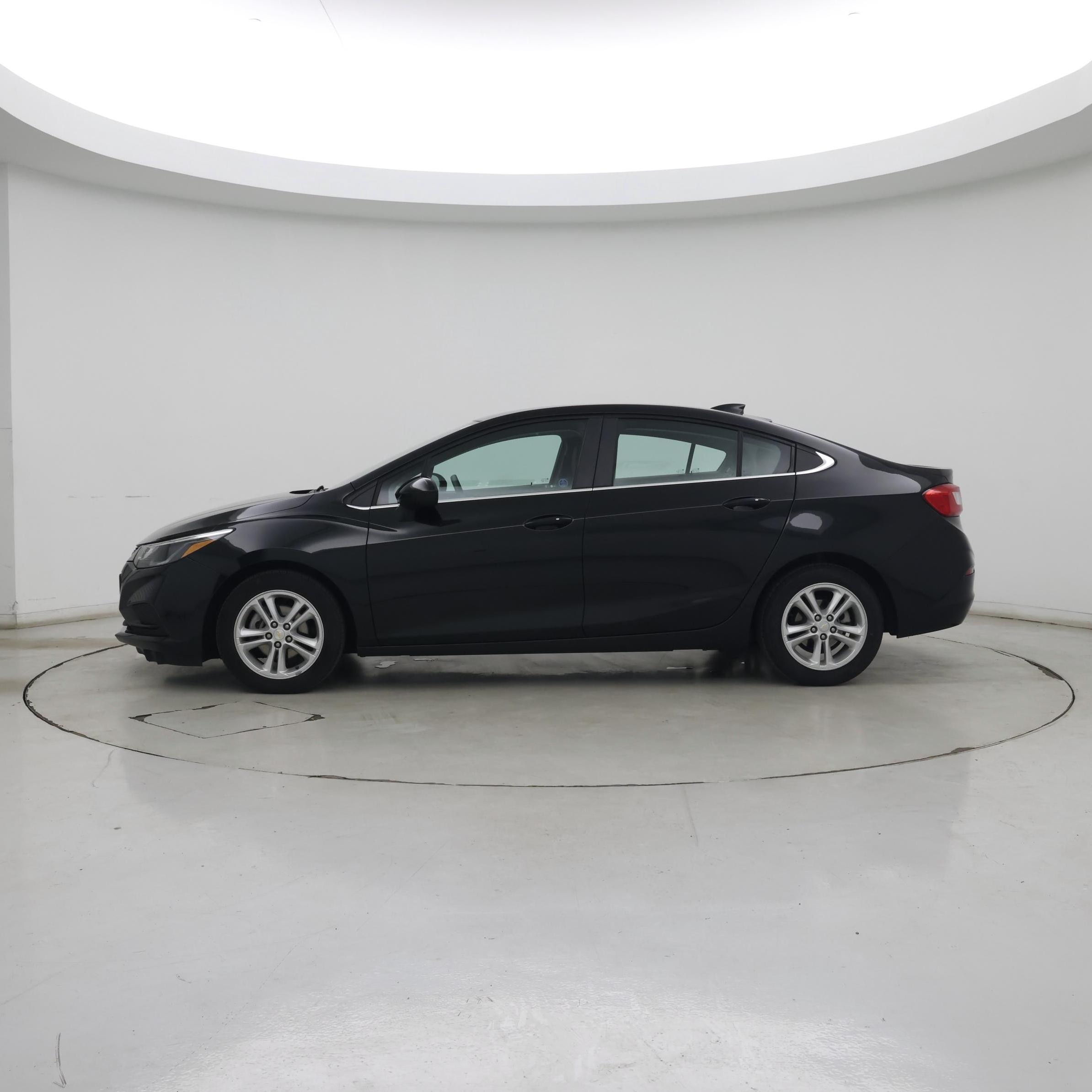 Thumbnail: 2018 Chevrolet Cruze - 3
