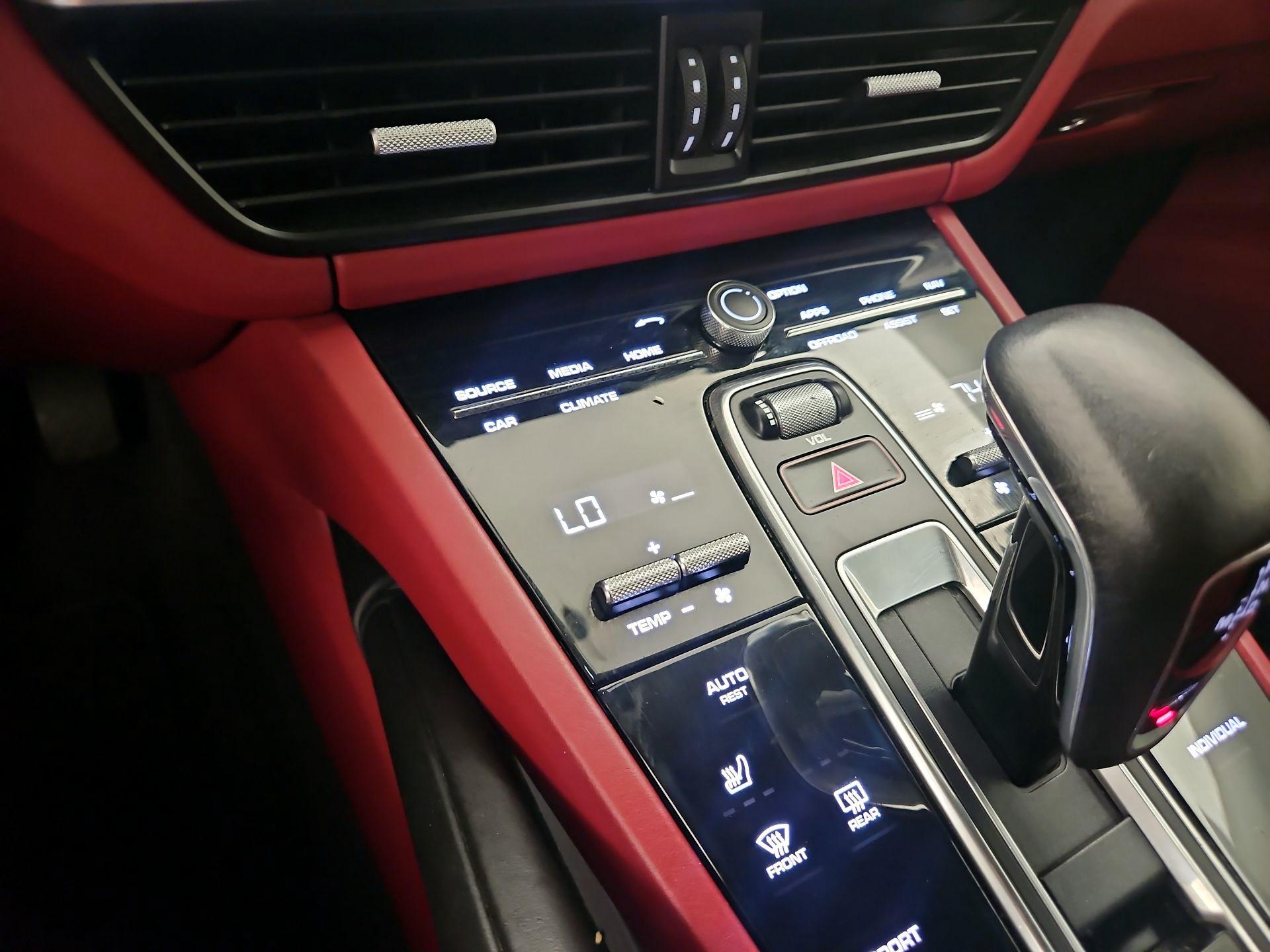 Thumbnail: 2019 Porsche Cayenne - 17