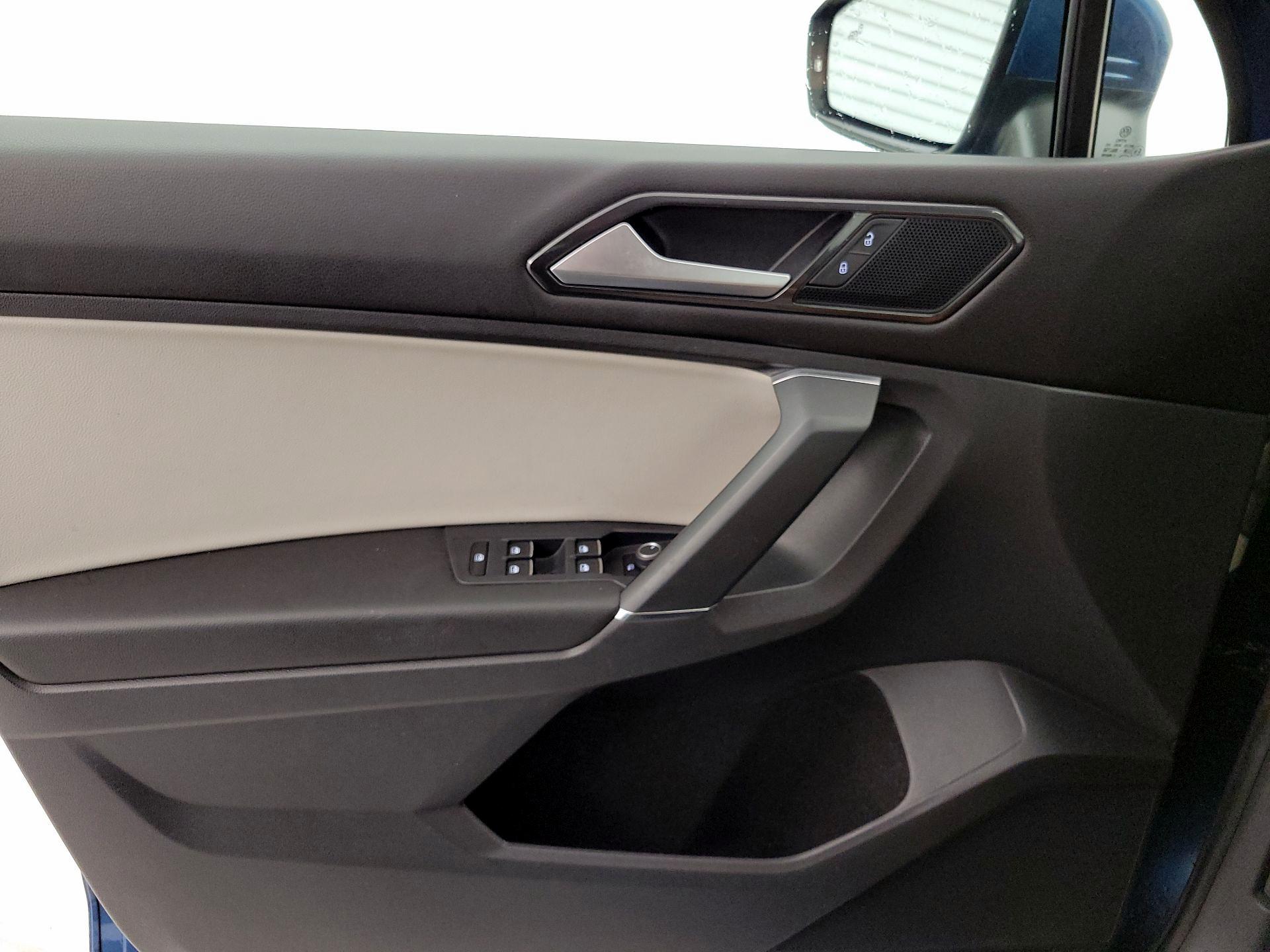Thumbnail: 2018 Volkswagen Tiguan - 12