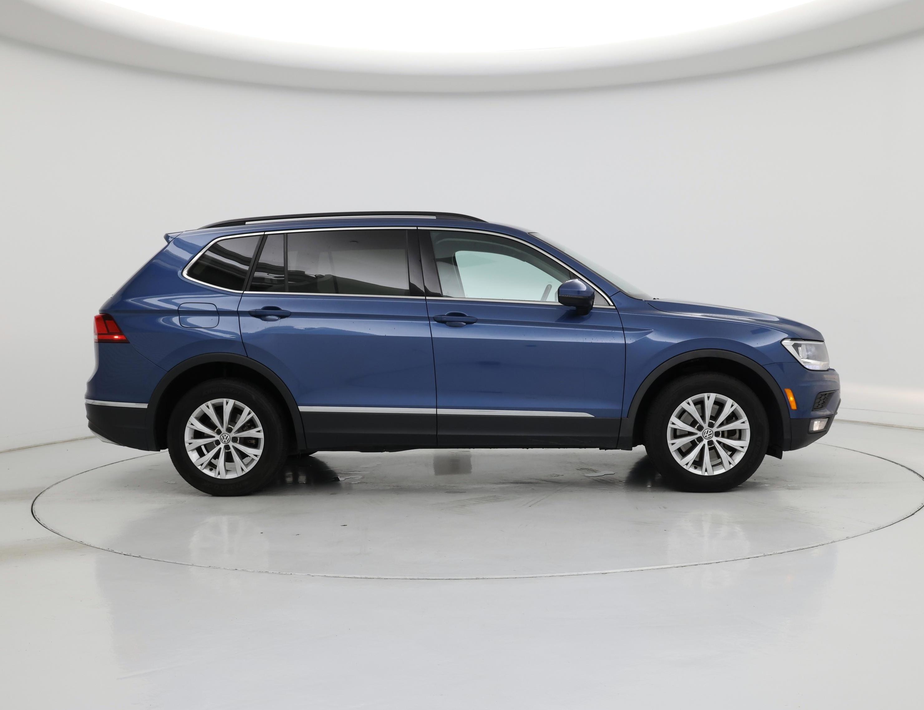 Thumbnail: 2018 Volkswagen Tiguan - 7