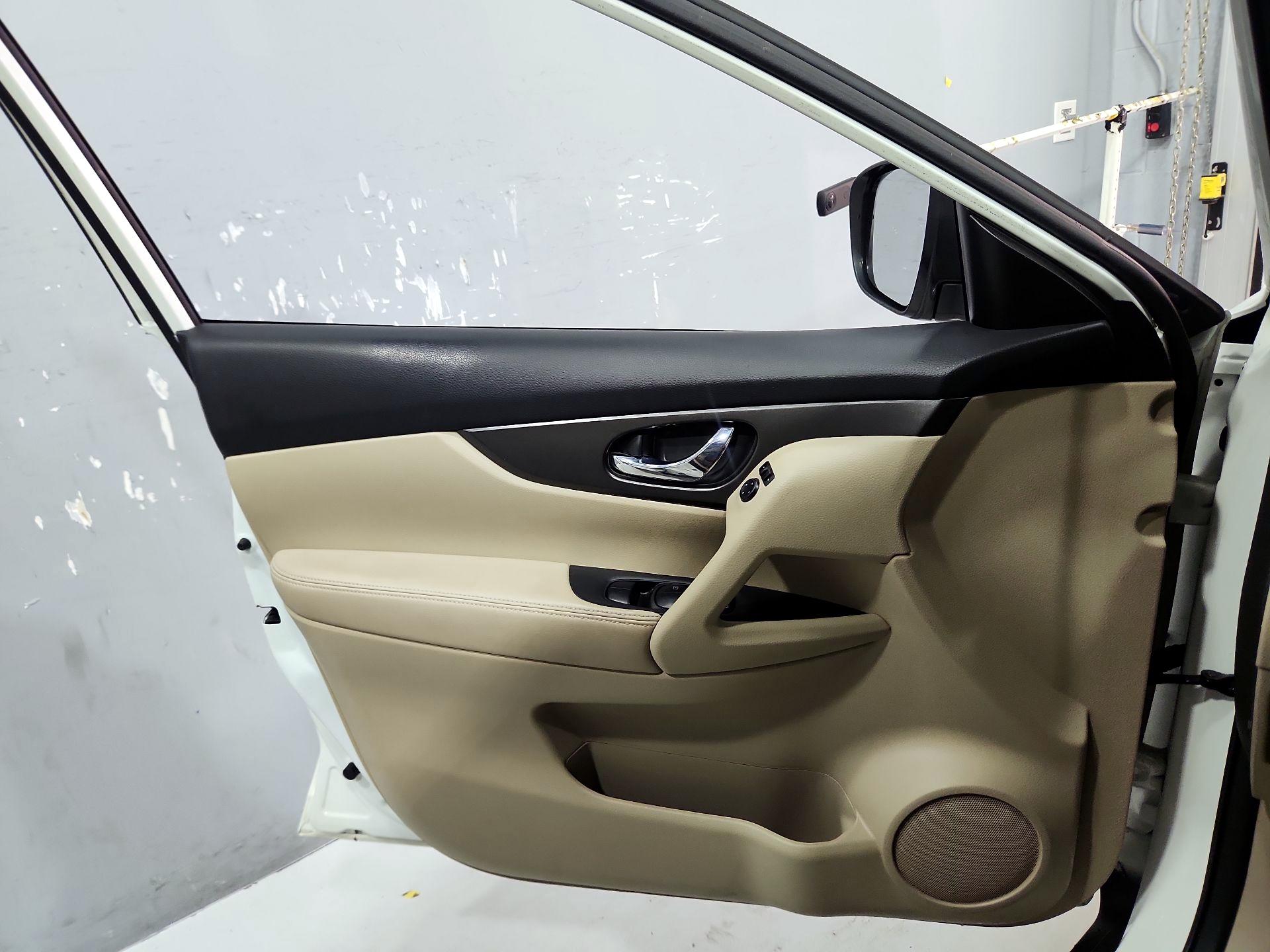 Thumbnail: 2015 Nissan Rogue - 12