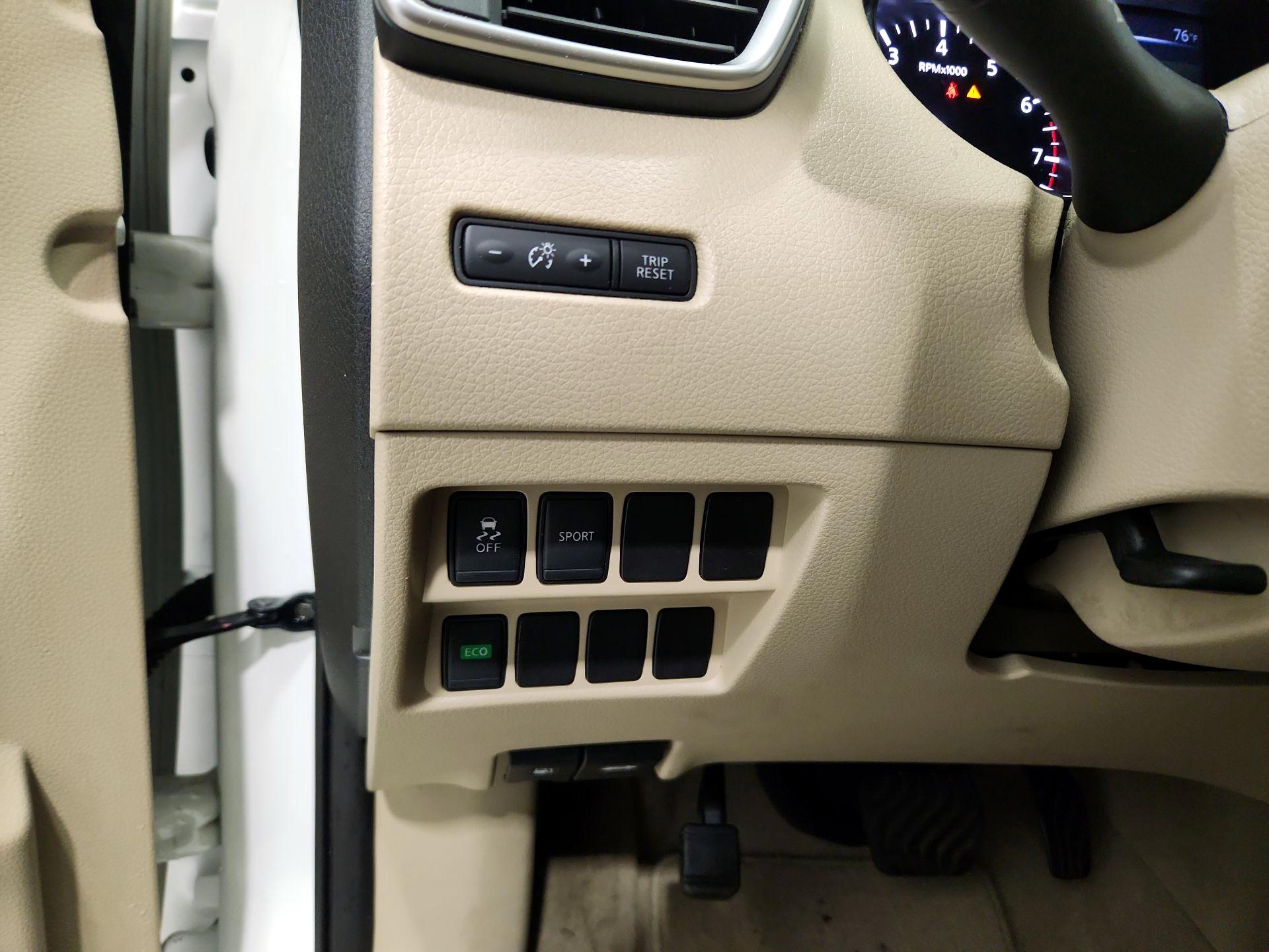 Thumbnail: 2015 Nissan Rogue - 13