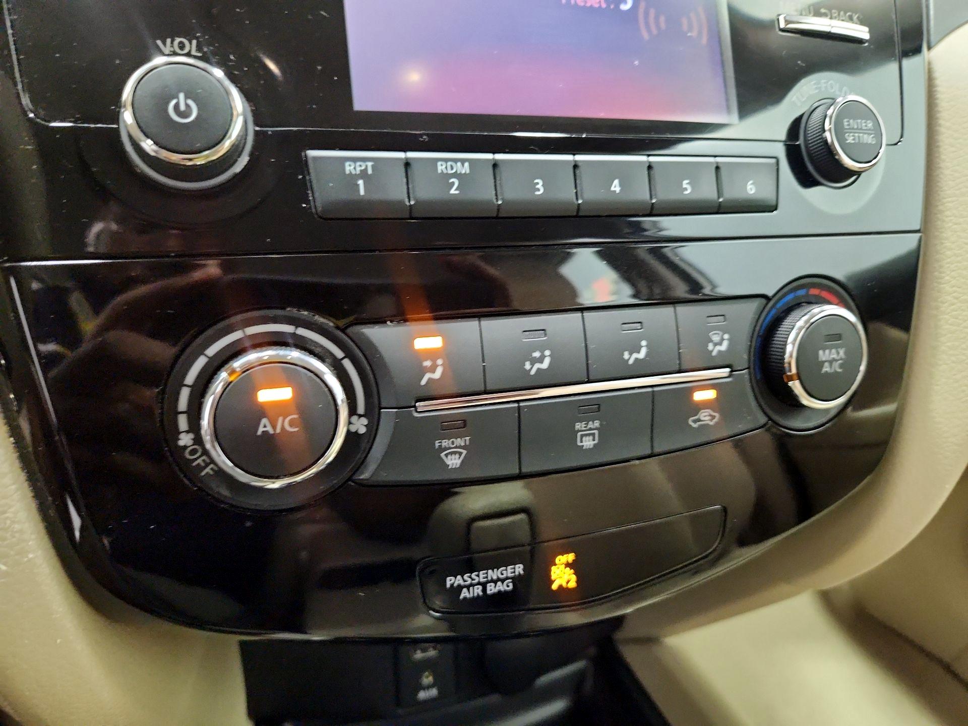 Thumbnail: 2015 Nissan Rogue - 16