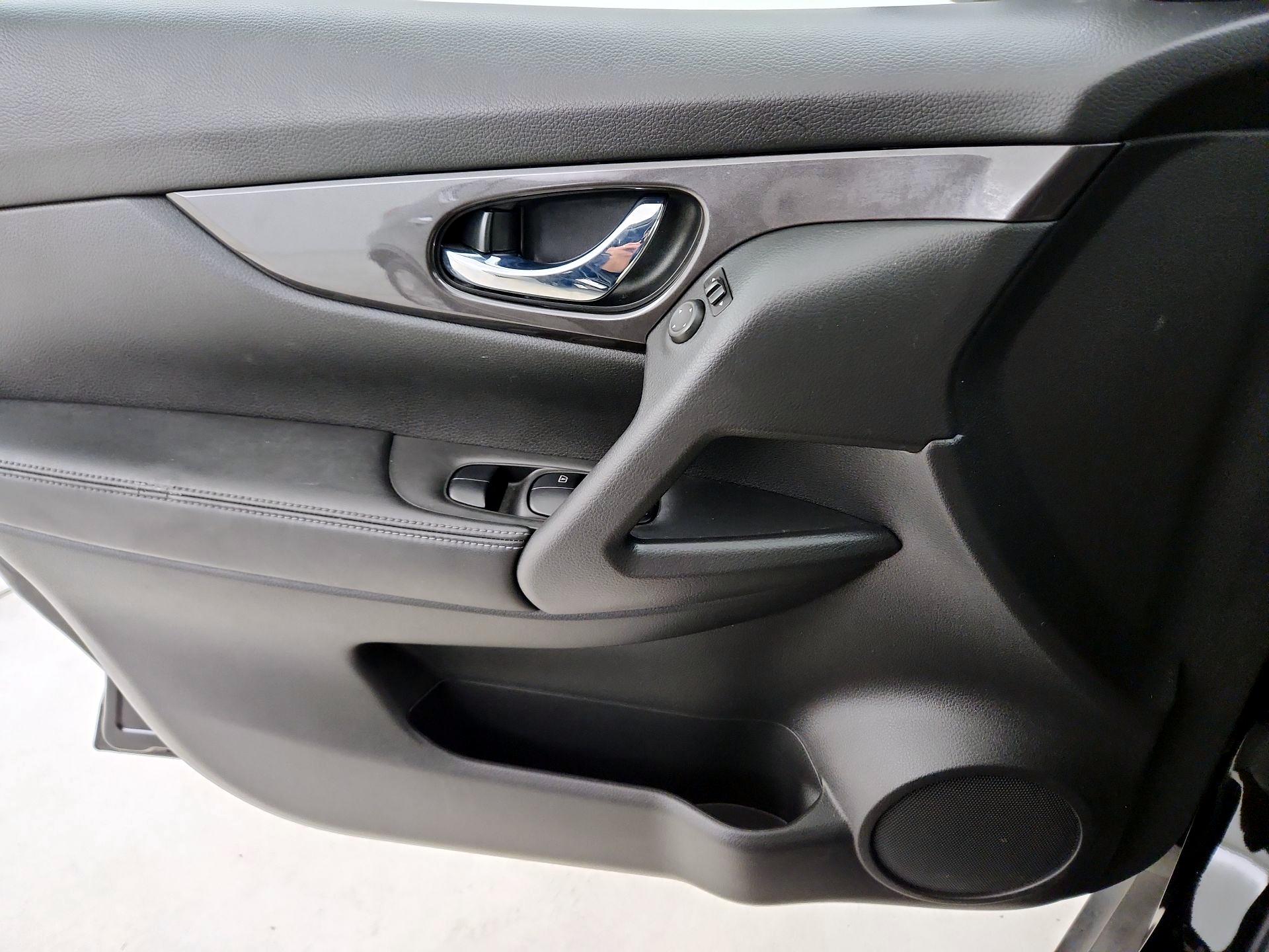 Thumbnail: 2019 Nissan Rogue - 12