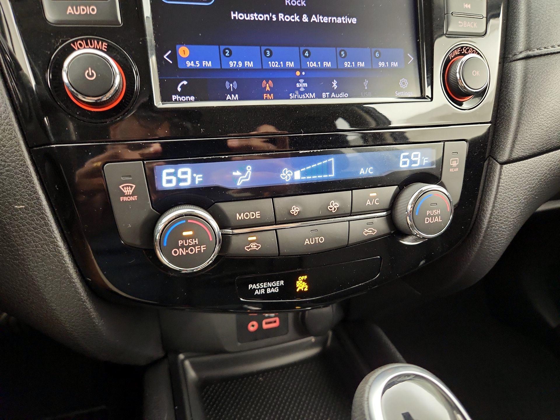 Thumbnail: 2019 Nissan Rogue - 16