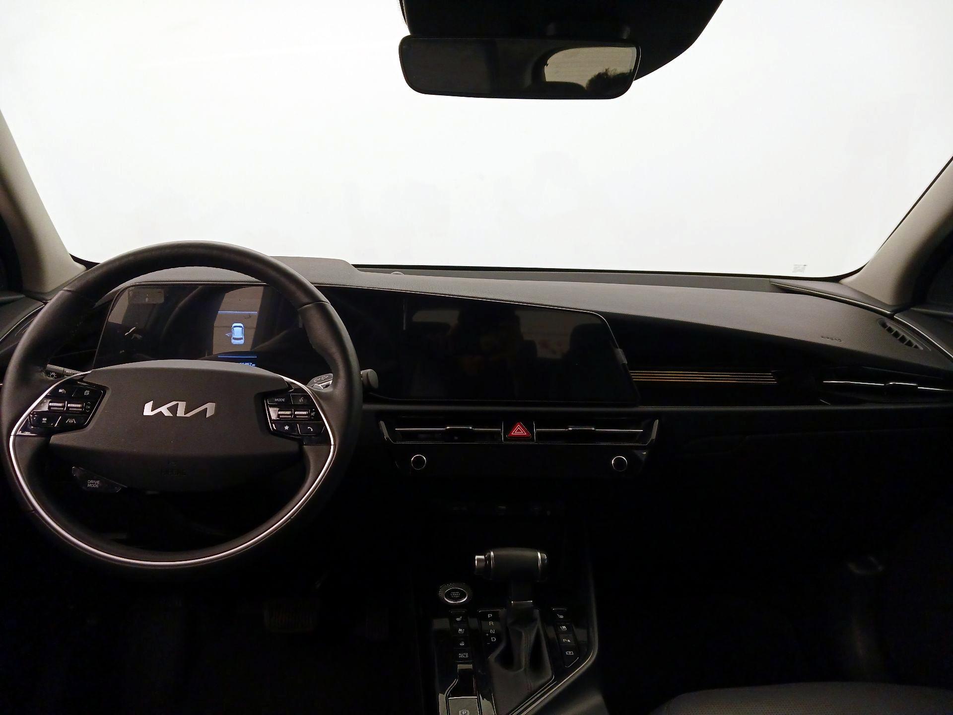 Thumbnail: 2023 Kia Niro - 9