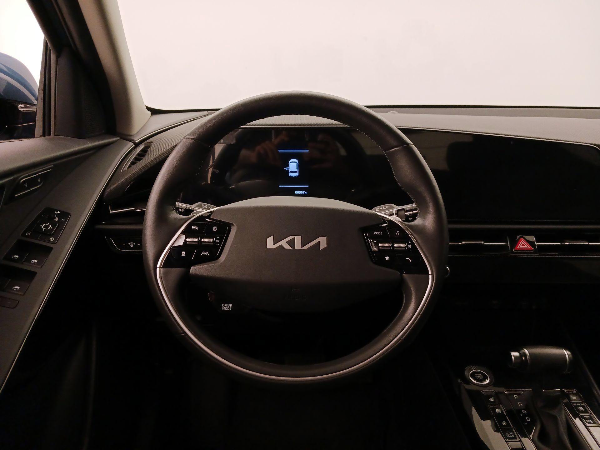 Thumbnail: 2023 Kia Niro - 10