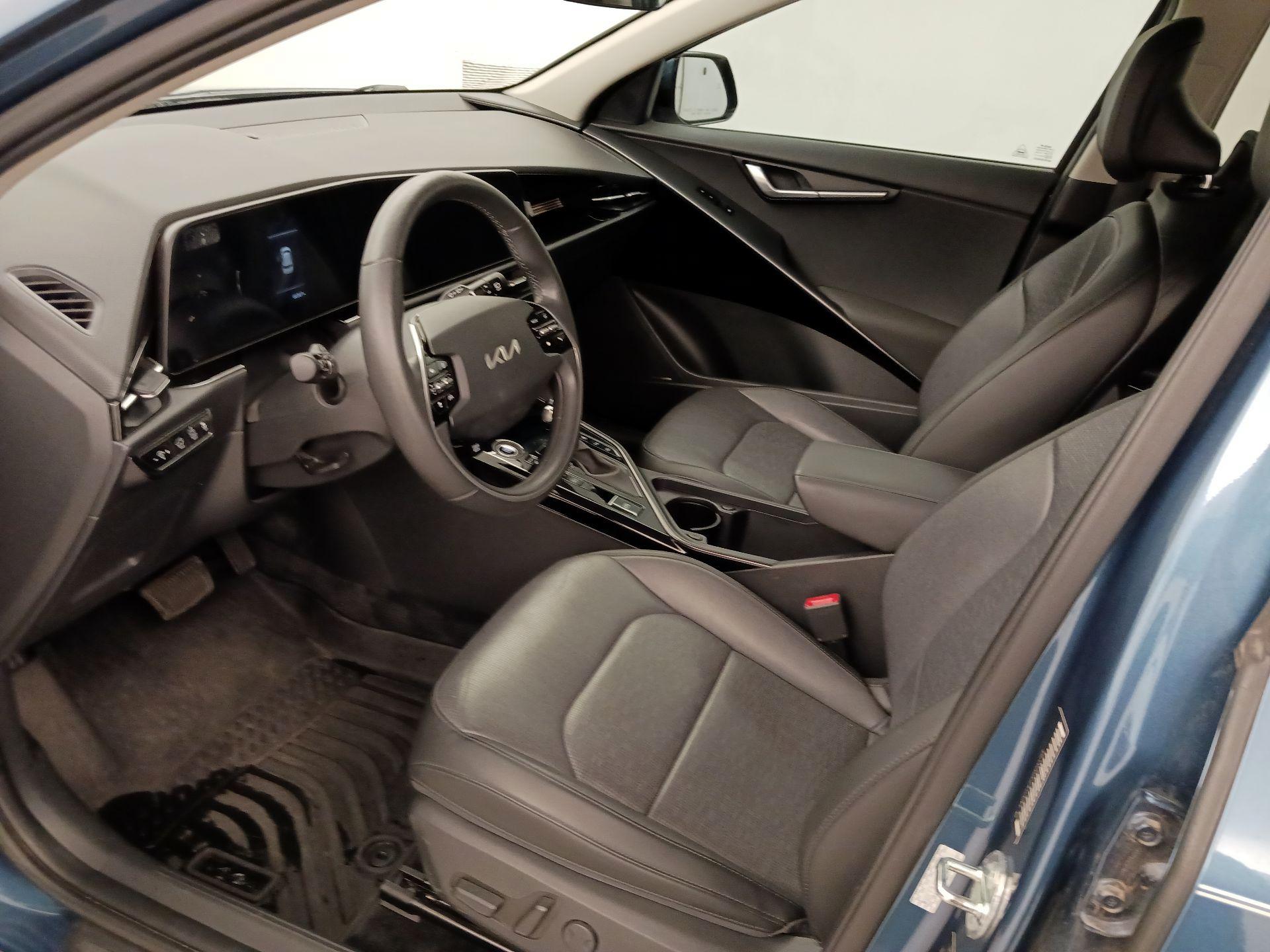 Thumbnail: 2023 Kia Niro - 11