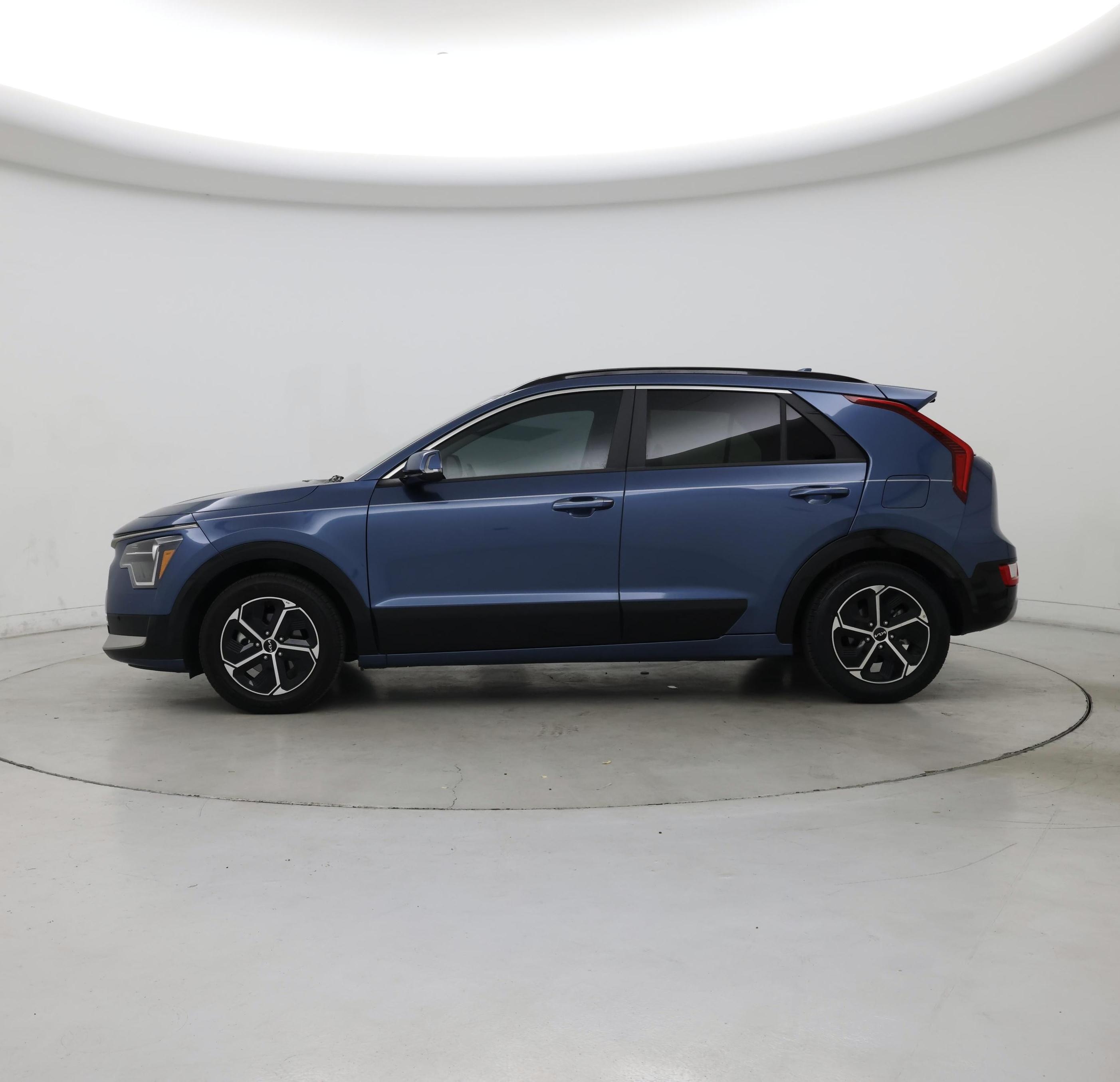Thumbnail: 2023 Kia Niro - 3