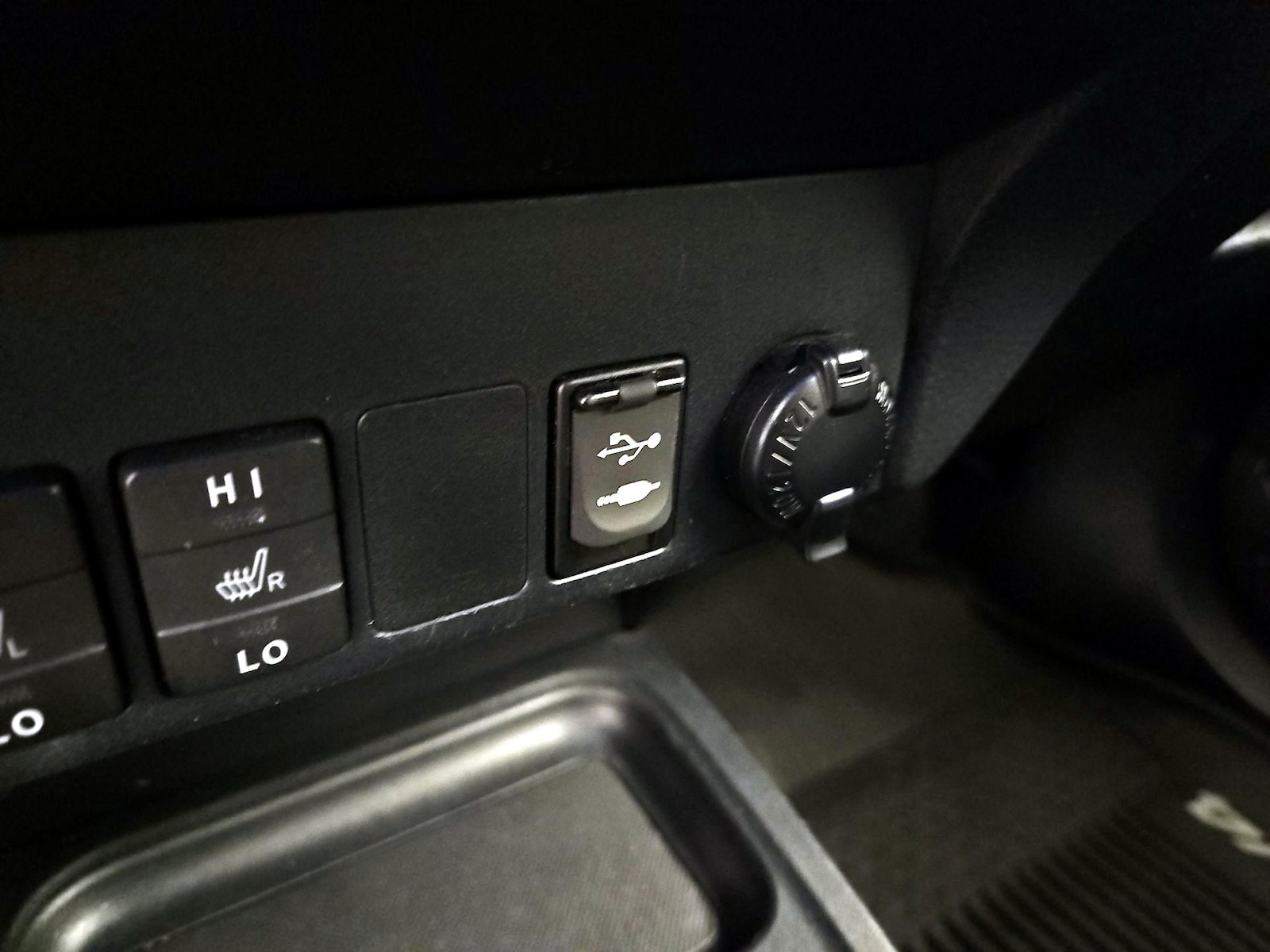 2017 Toyota RAV4 Limited - Photo 20