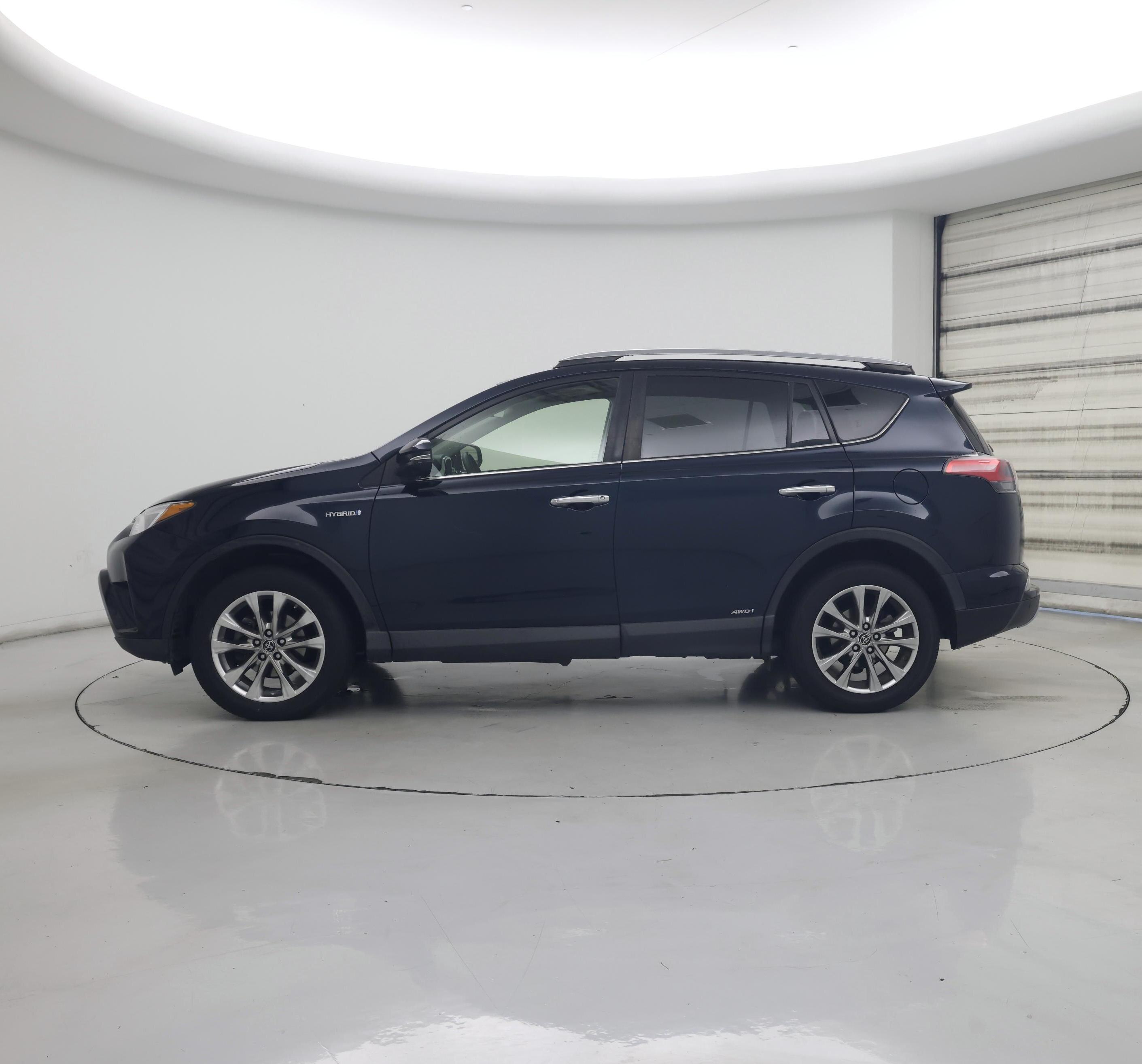 Thumbnail: 2017 Toyota RAV4 - 3