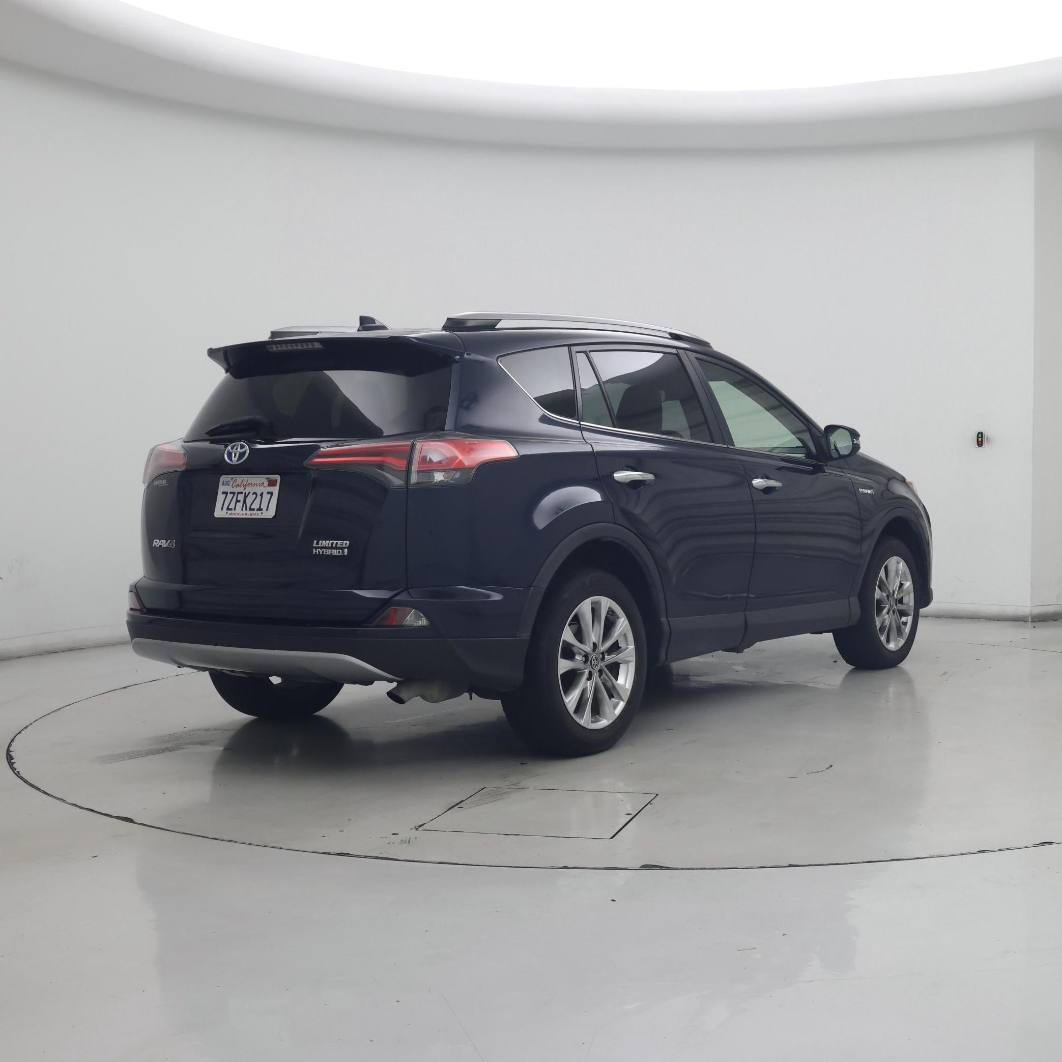 Thumbnail: 2017 Toyota RAV4 - 8