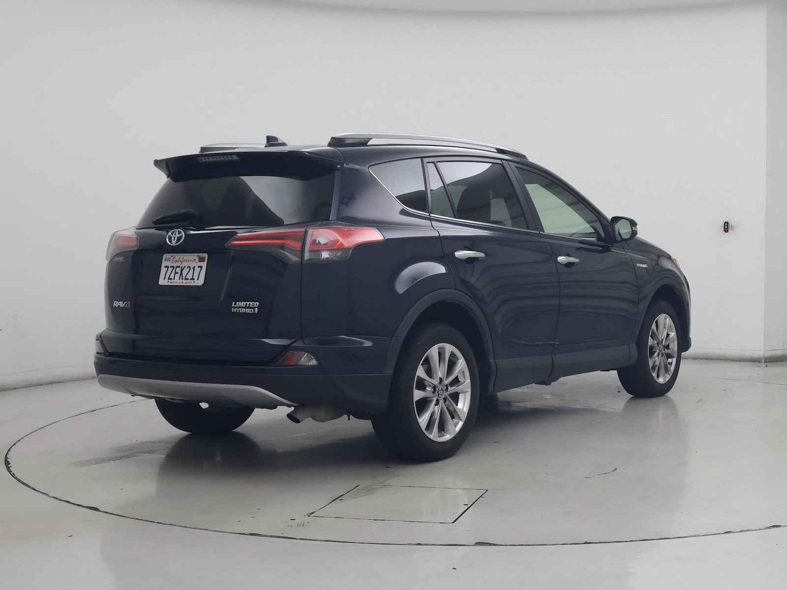 2017 Toyota RAV4 Limited - Photo 9