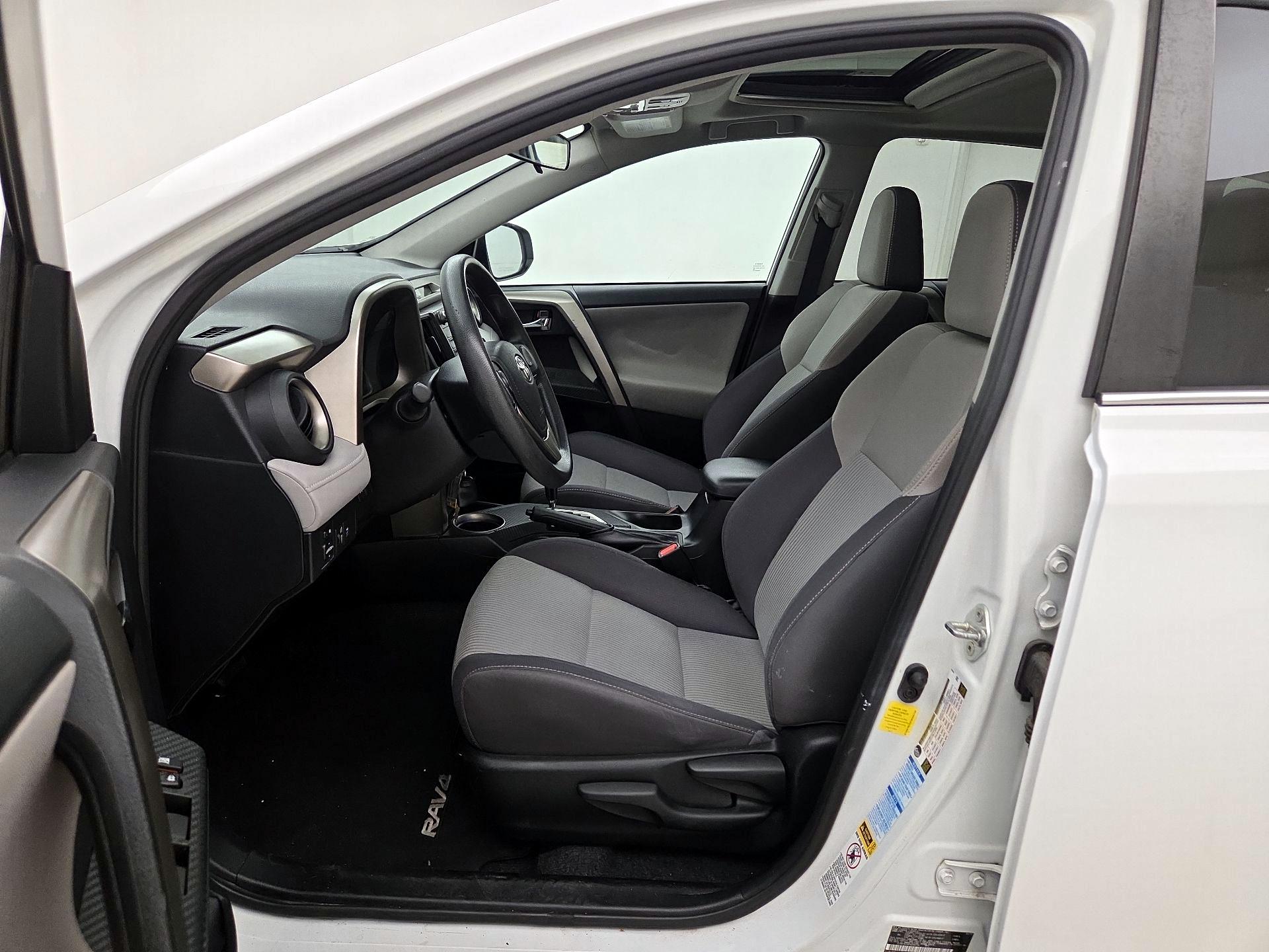 Thumbnail: 2015 Toyota RAV4 - 11
