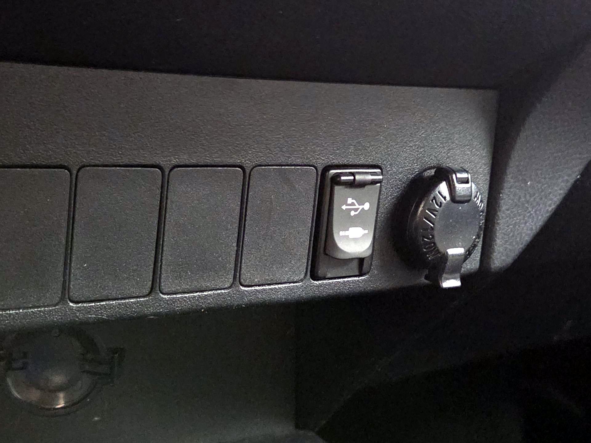 Thumbnail: 2015 Toyota RAV4 - 19