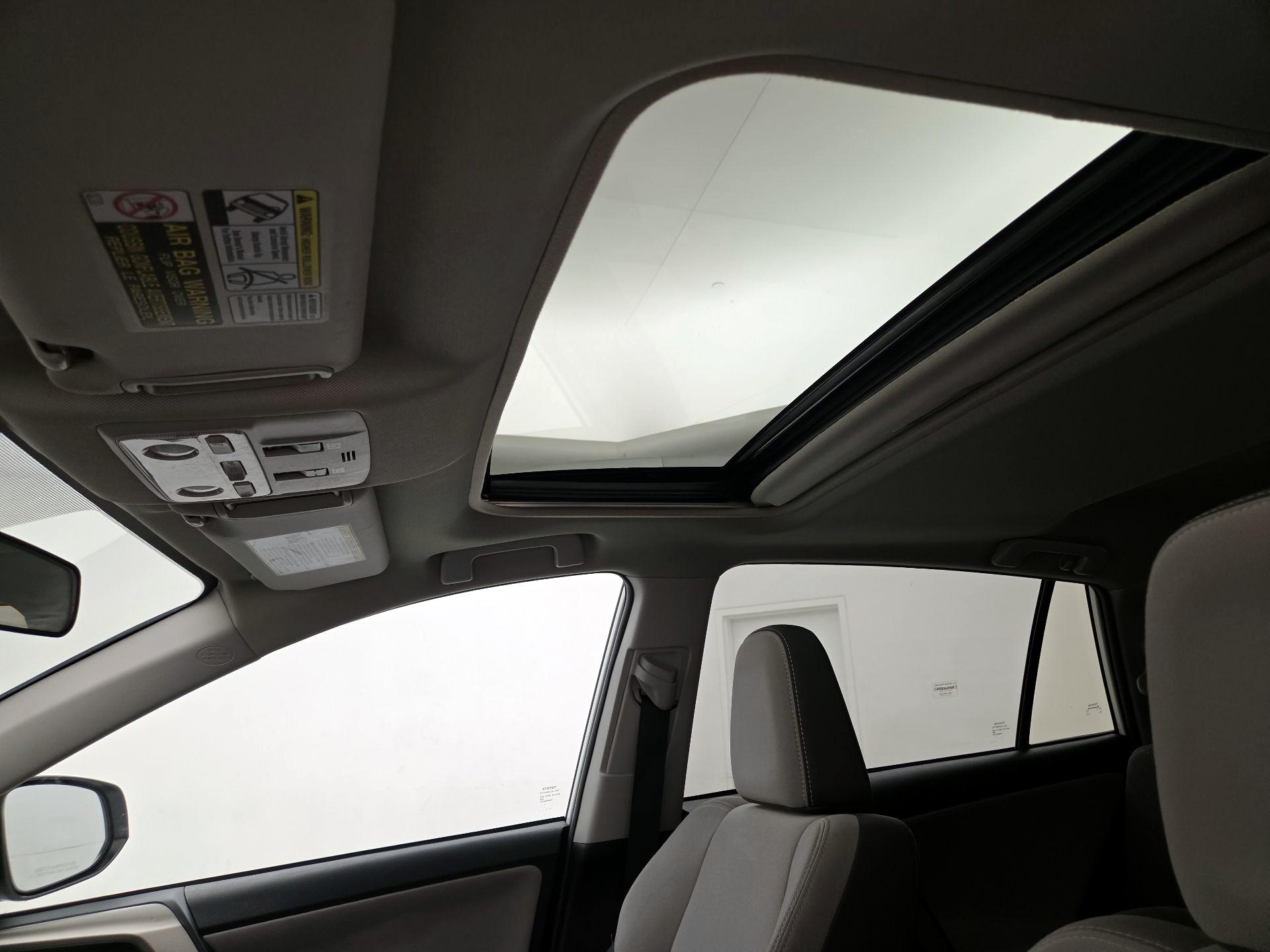 Thumbnail: 2015 Toyota RAV4 - 20