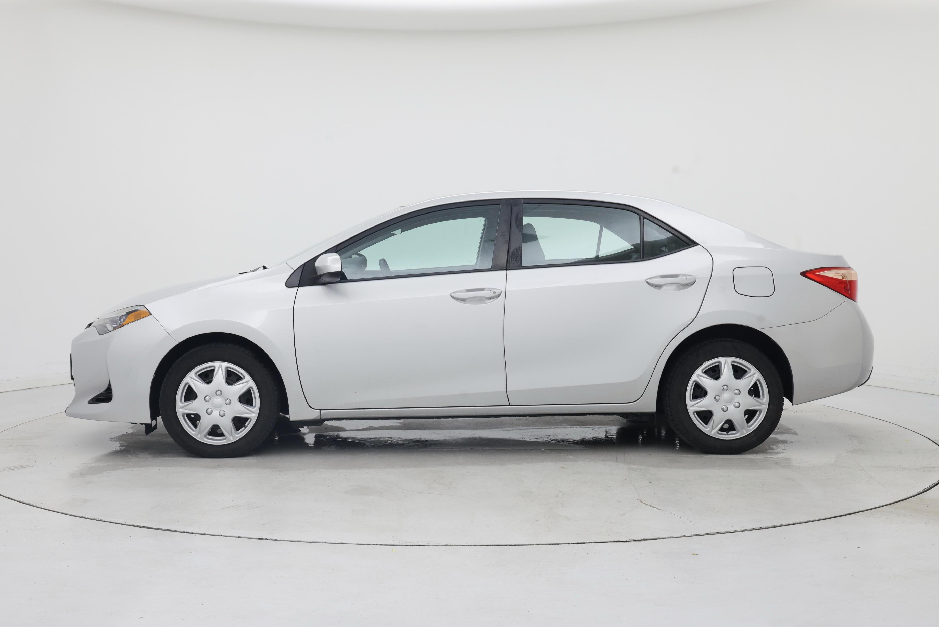 Thumbnail: 2017 Toyota Corolla - 3