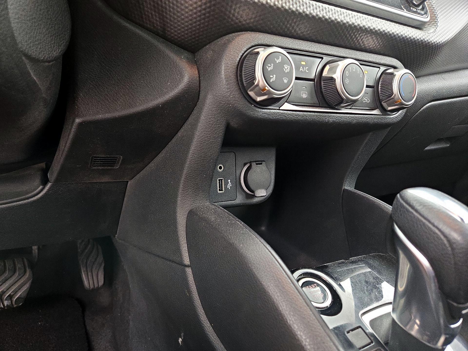 Thumbnail: 2020 Nissan Kicks - 18