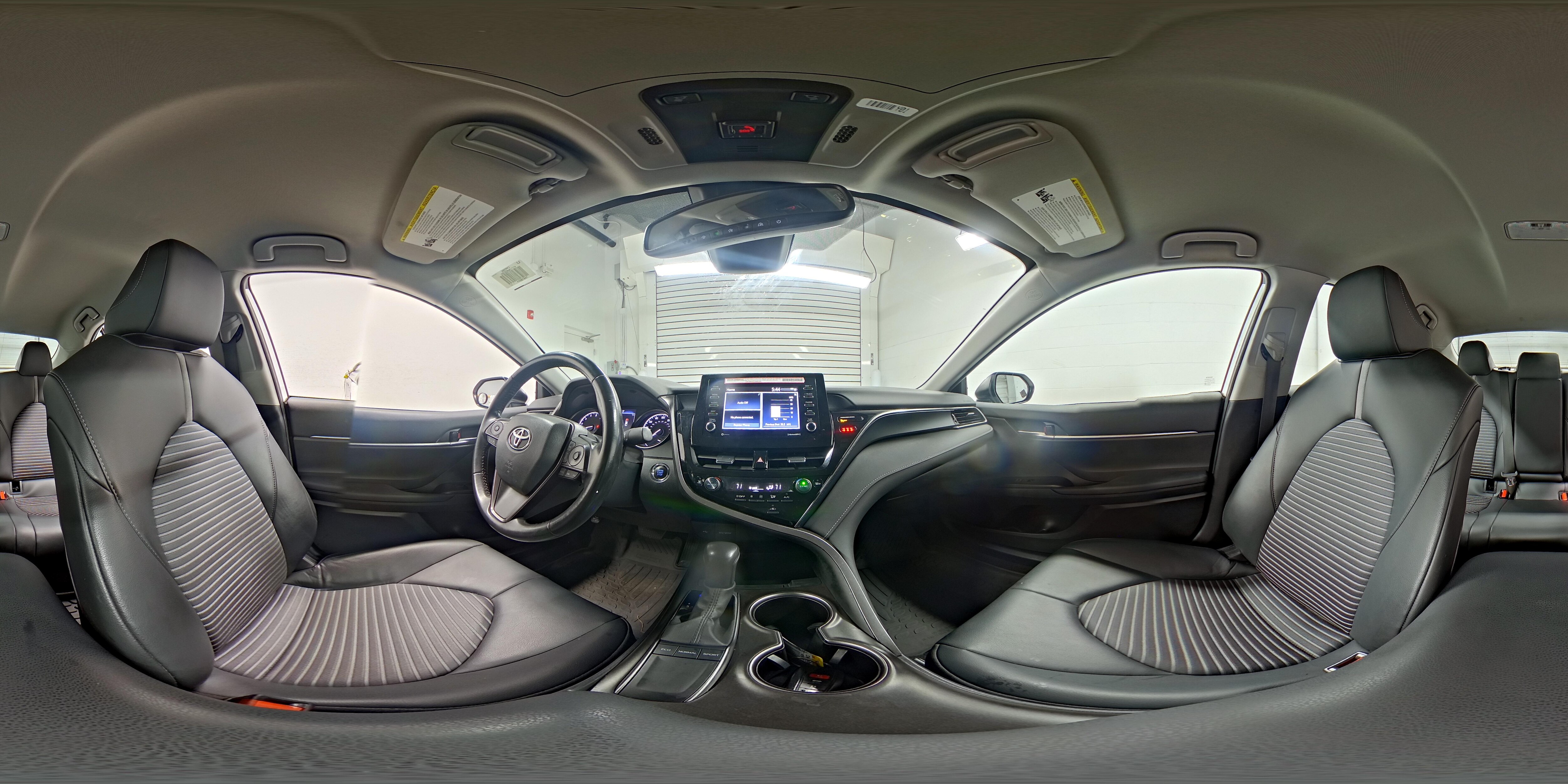 2024 Toyota Camry SE - Photo 24