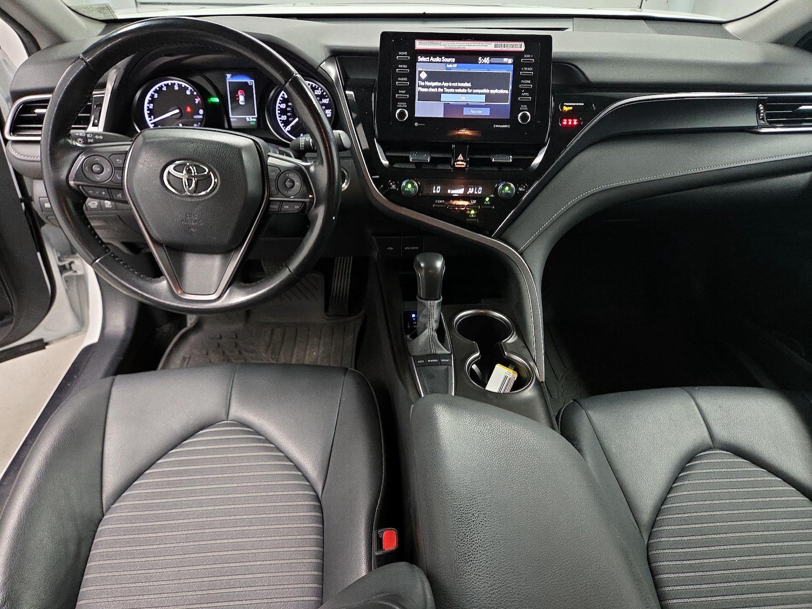 2024 Toyota Camry SE - Photo 10