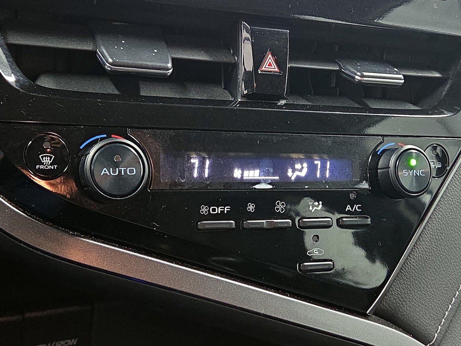2024 Toyota Camry SE - Photo 17