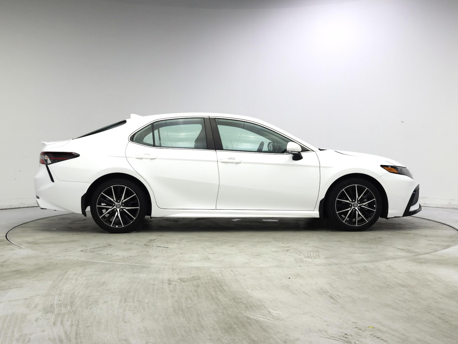 2024 Toyota Camry SE - Photo 8